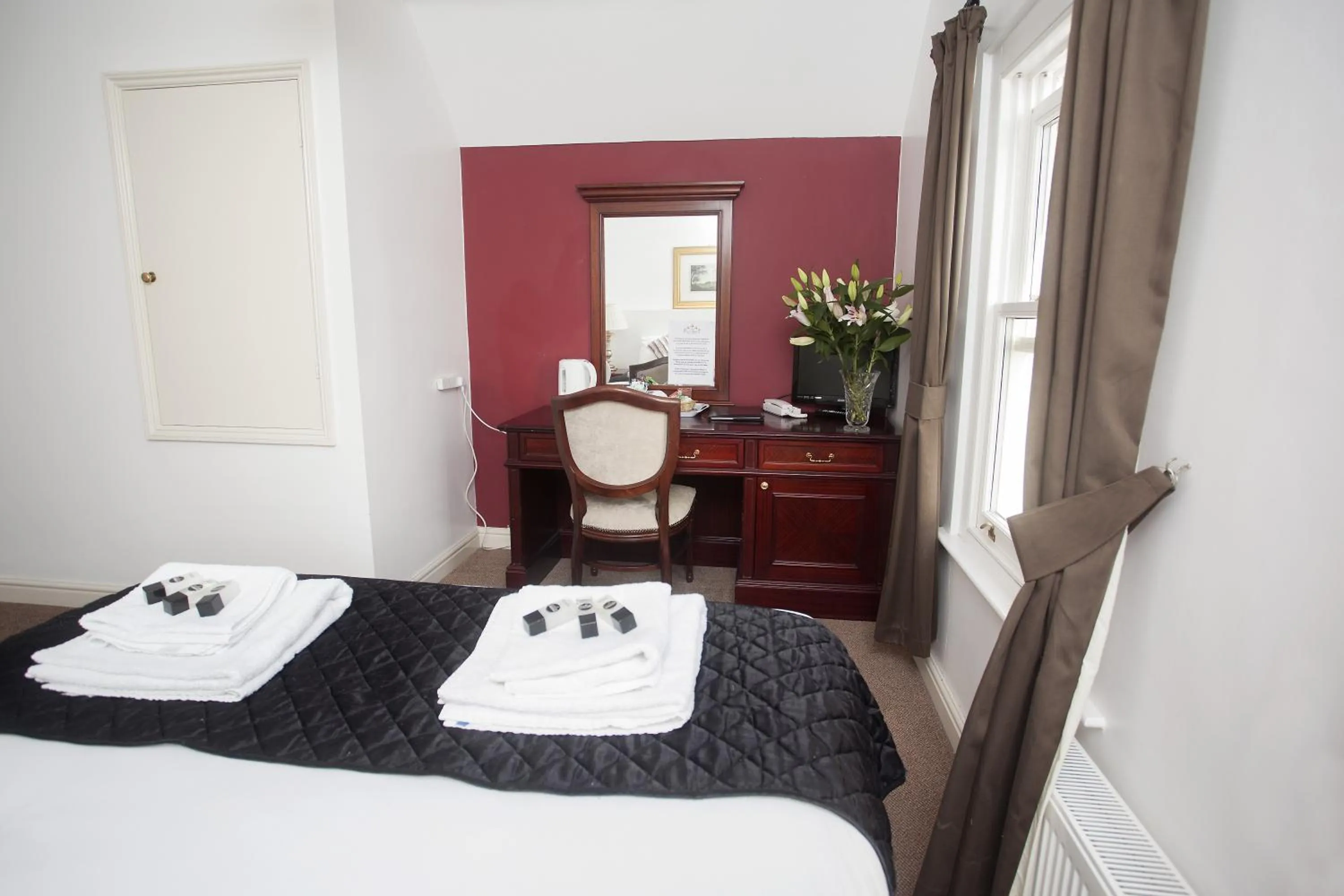 Decorative detail, Bed in The Five Bells