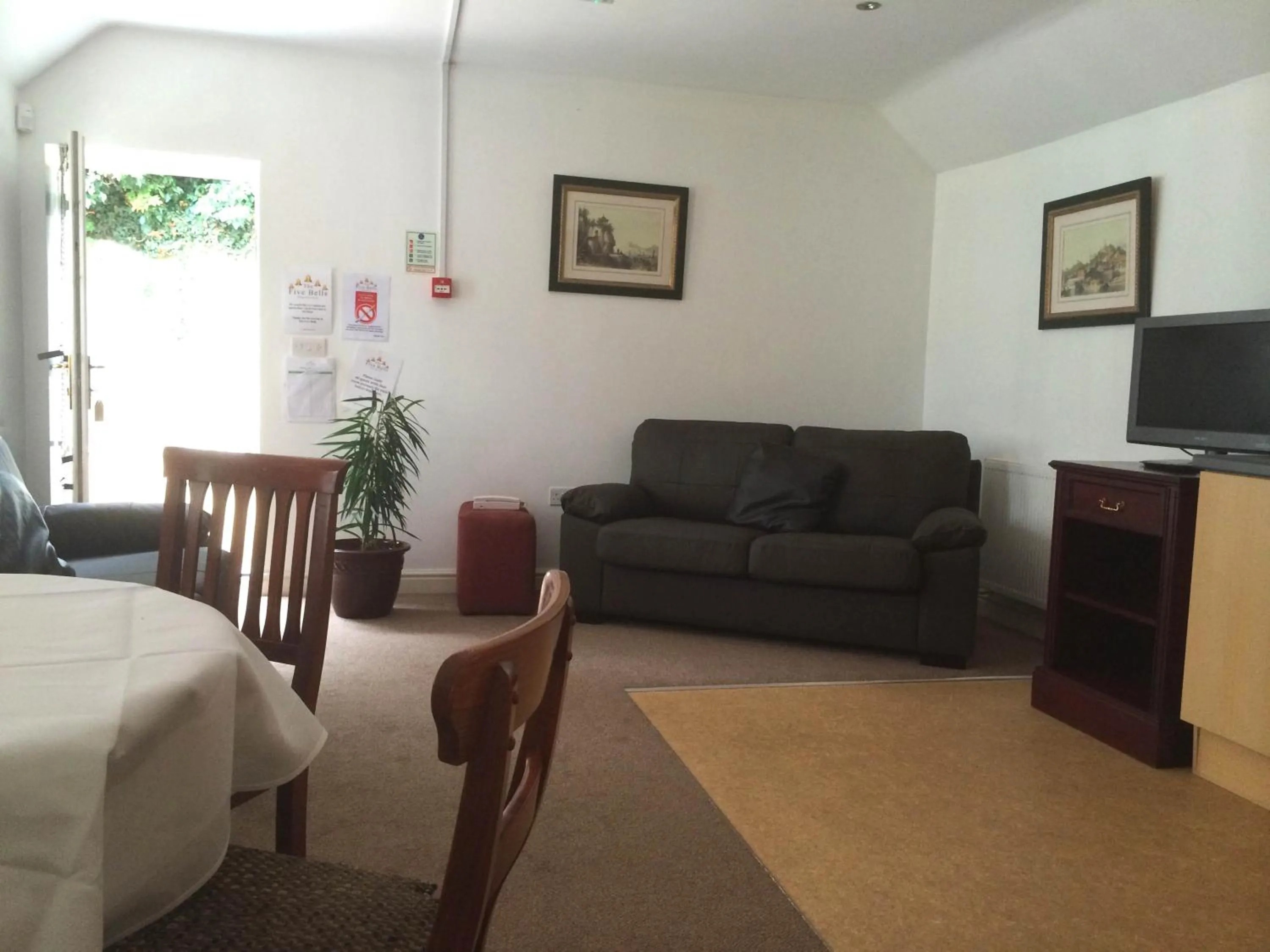 Family in The Five Bells