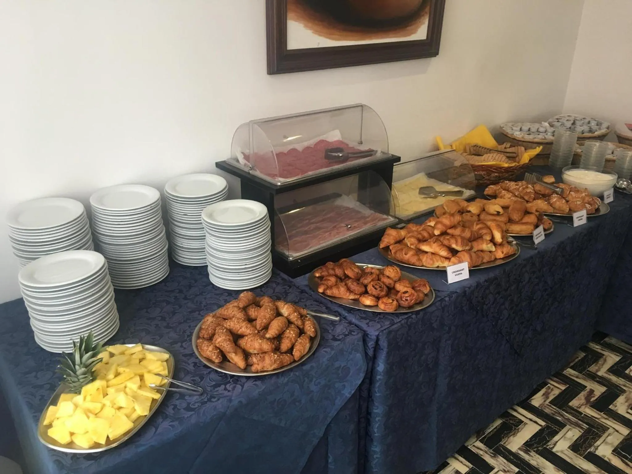 Food and drinks in Hotel Jana