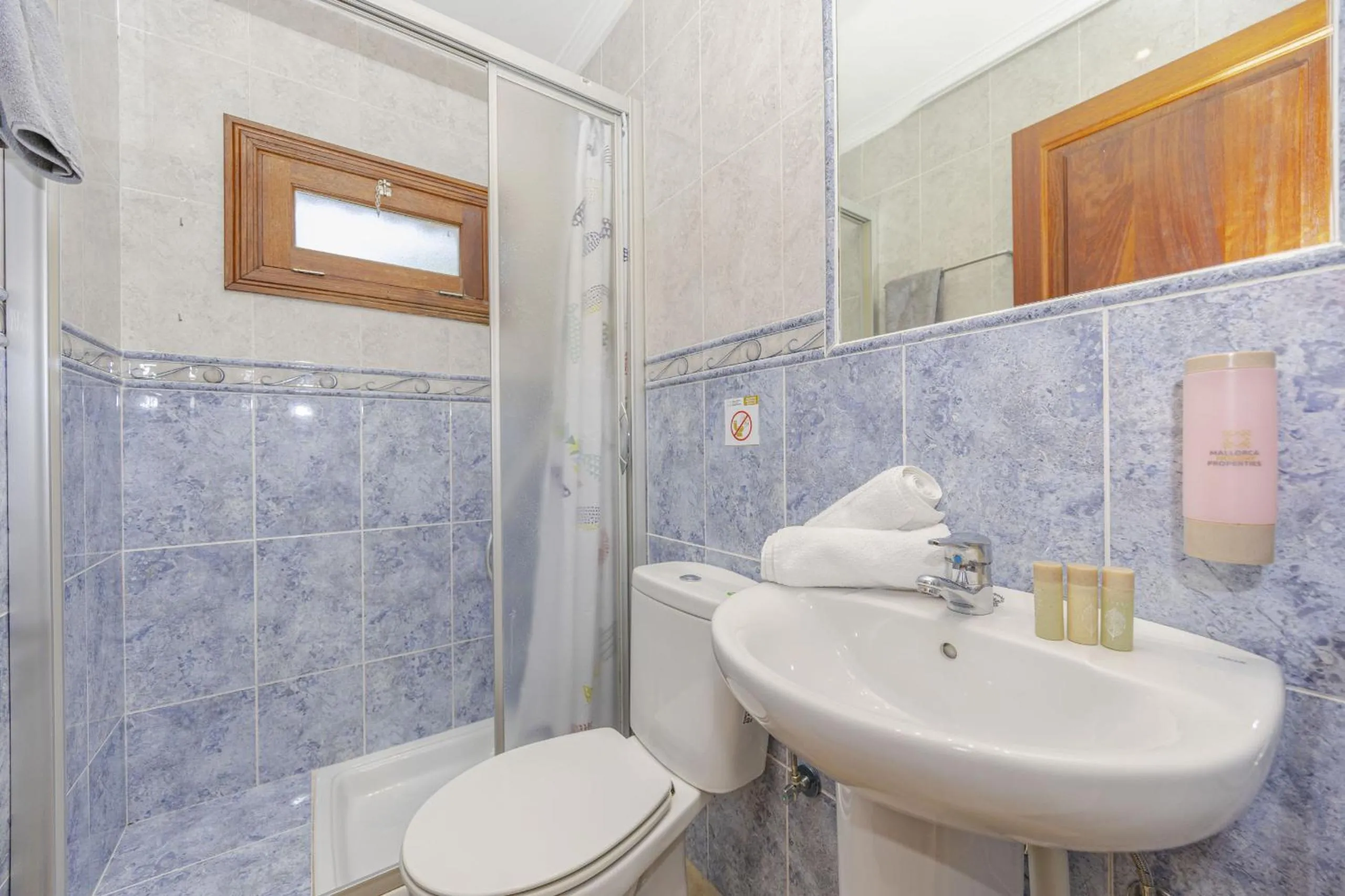 Bathroom in Villa El Mal Pas / Can Seguinet
