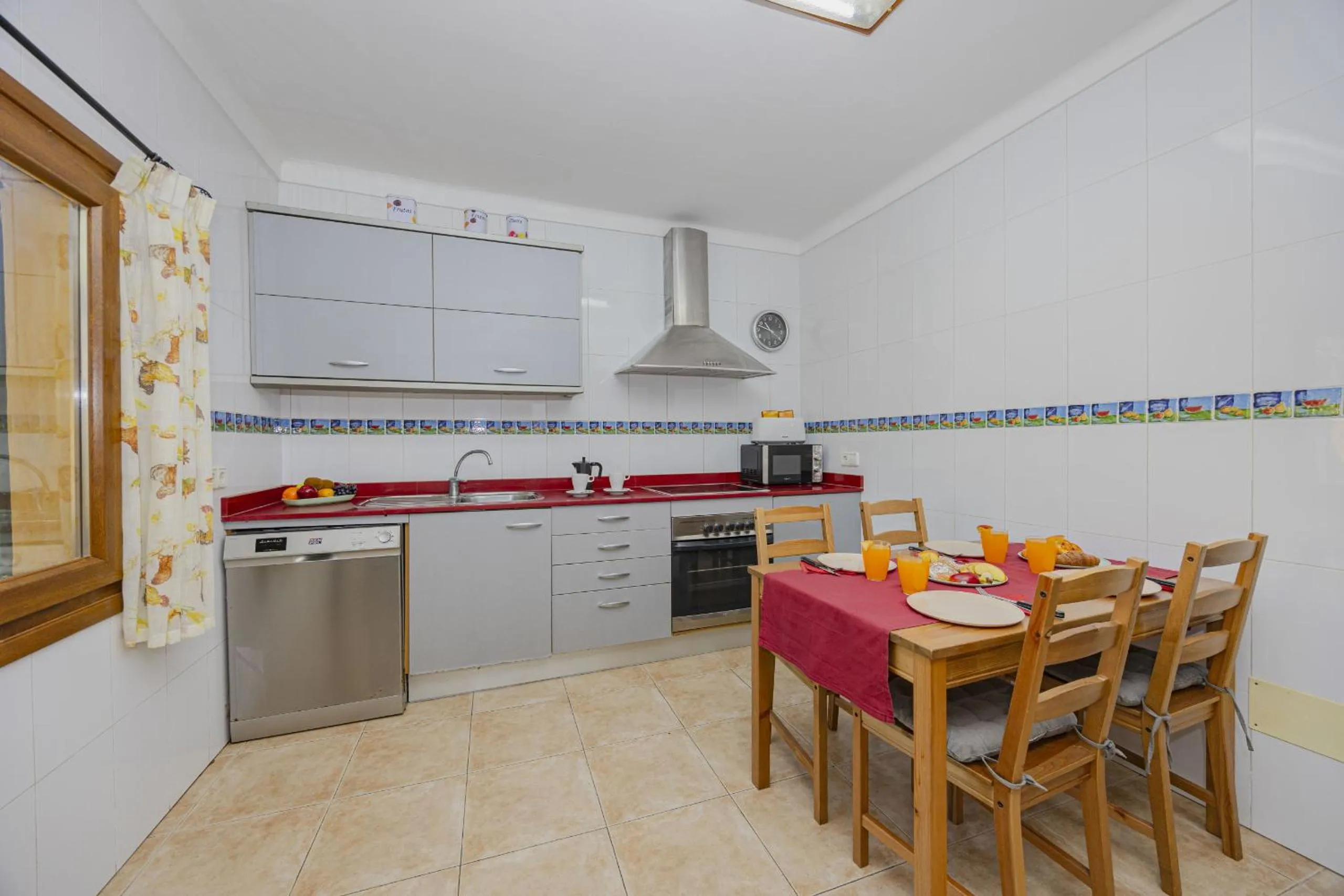 Kitchen or kitchenette in Villa El Mal Pas / Can Seguinet