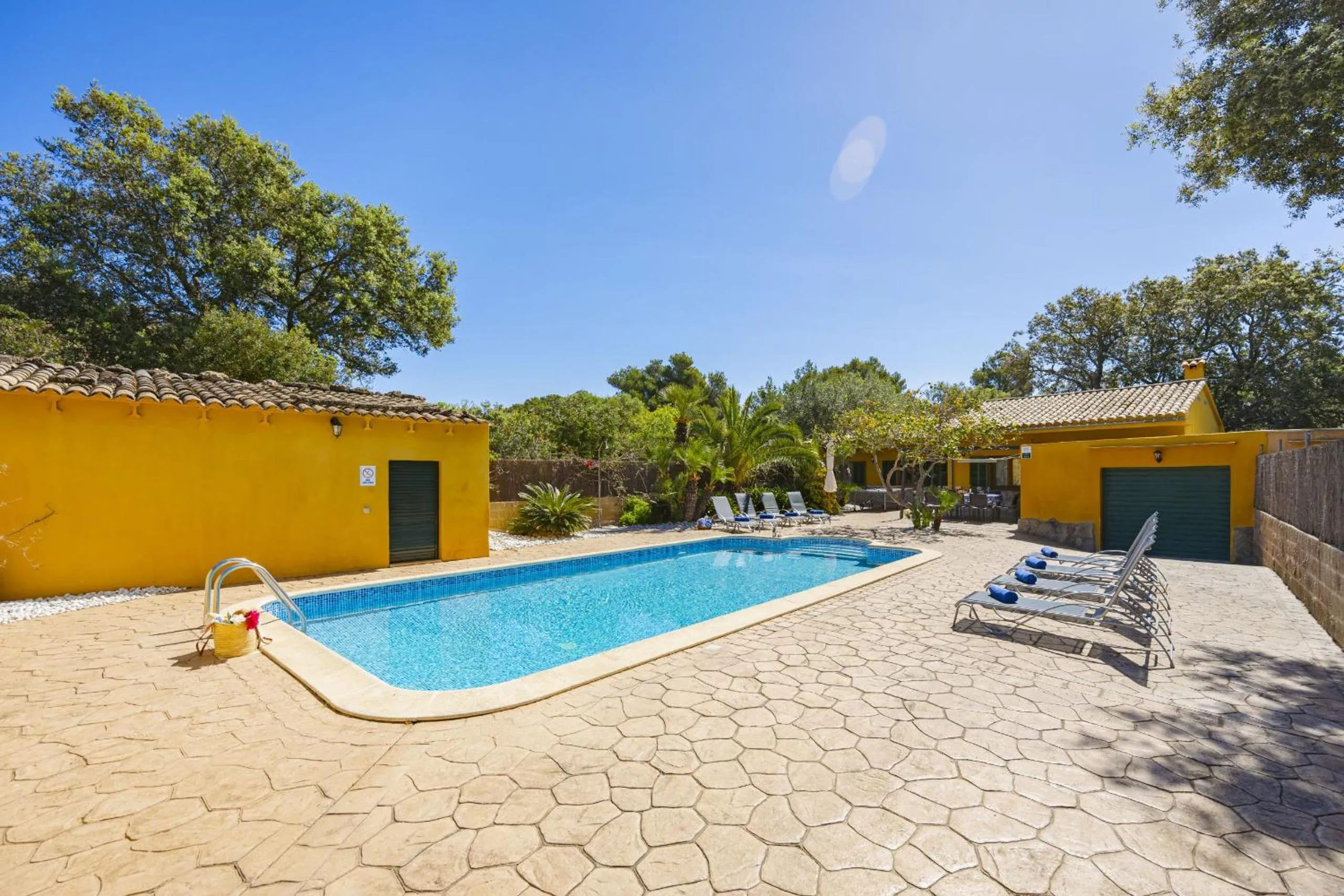 Swimming pool in Villa El Mal Pas / Can Seguinet