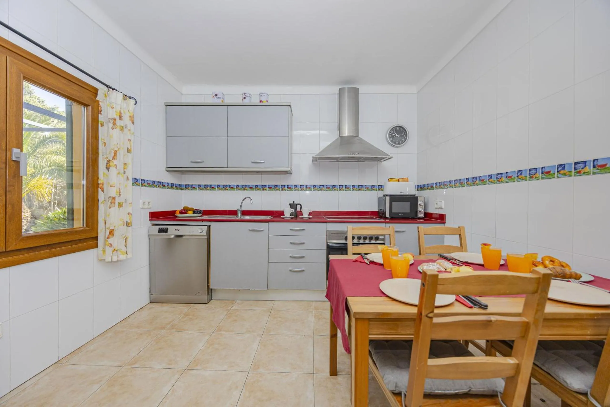 Kitchen or kitchenette in Villa El Mal Pas / Can Seguinet
