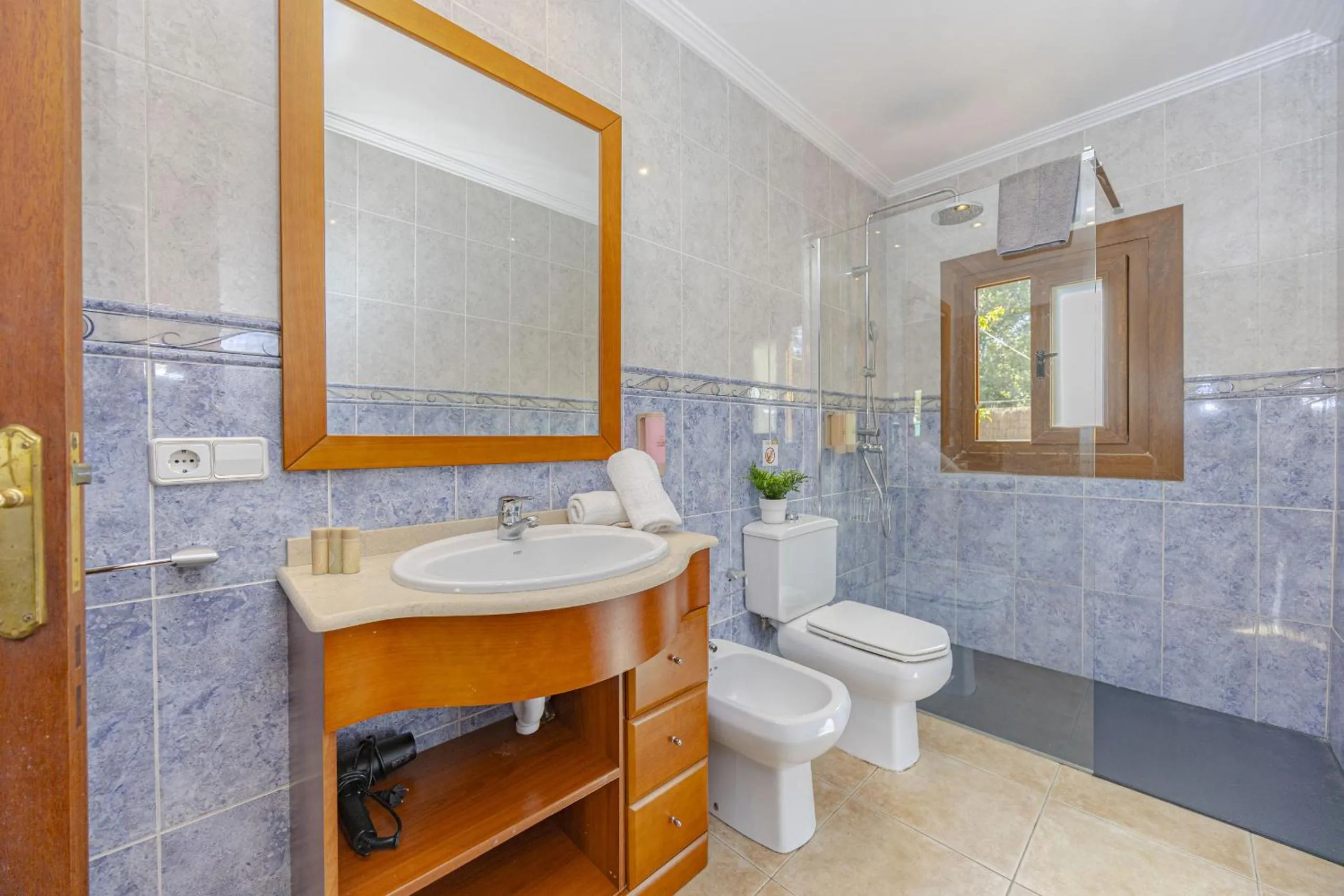 Bathroom in Villa El Mal Pas / Can Seguinet