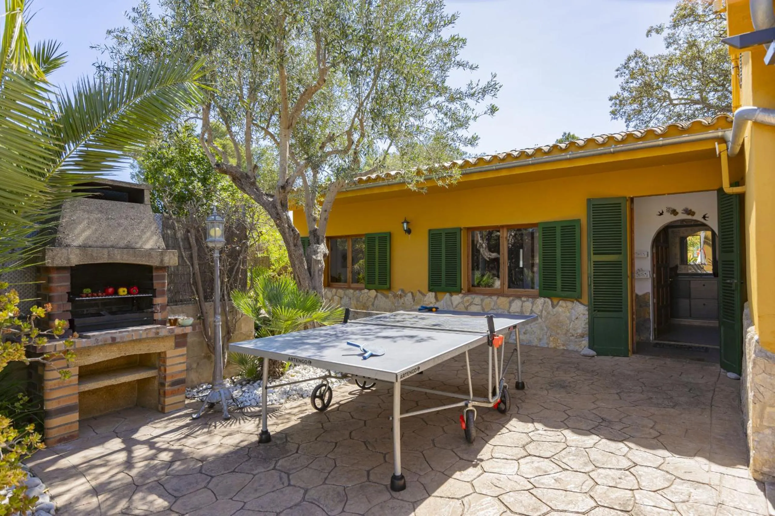 Patio in Villa El Mal Pas / Can Seguinet
