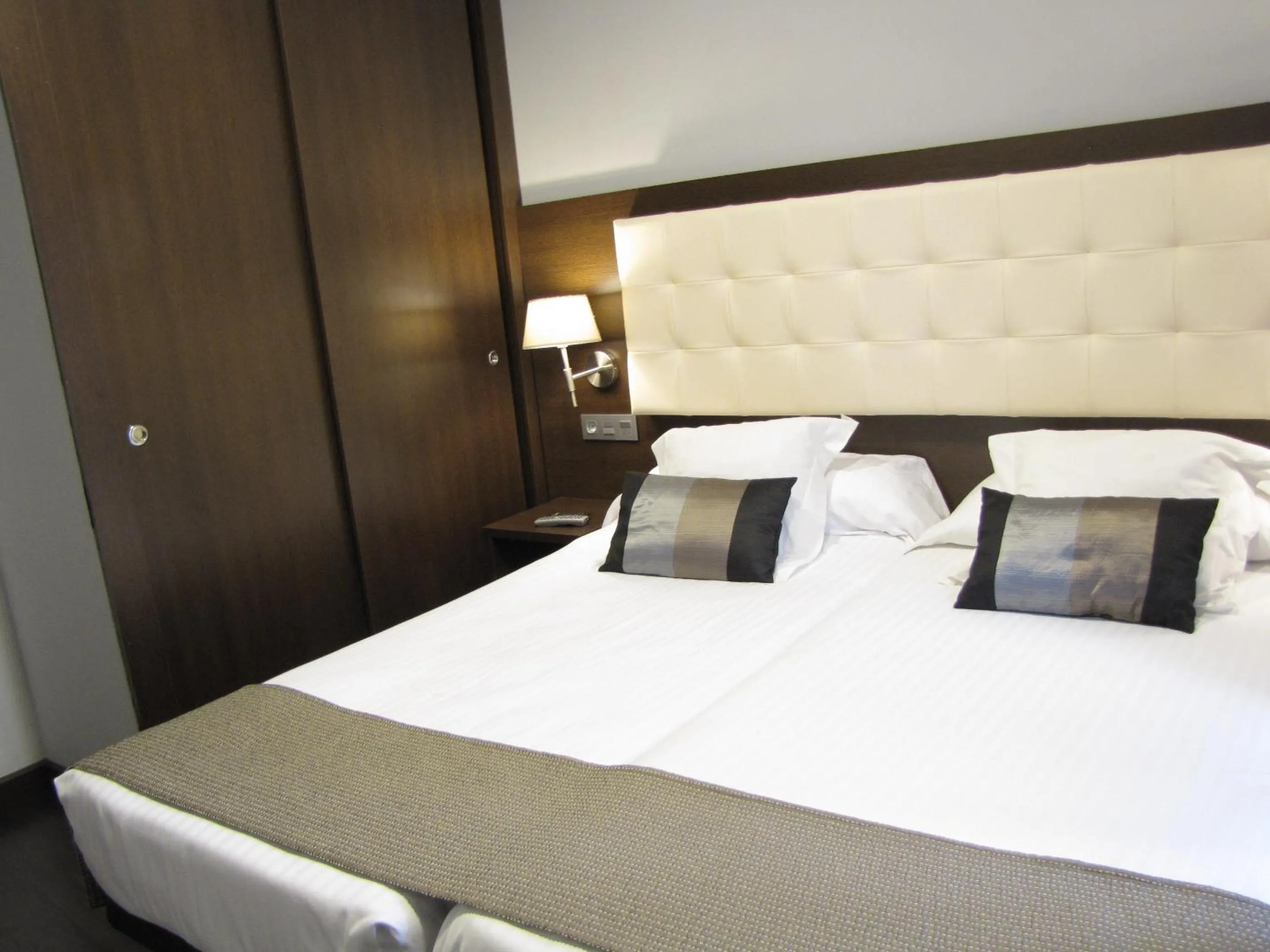 Photo of the whole room, Bed in Apartamentos Boutique Catedral