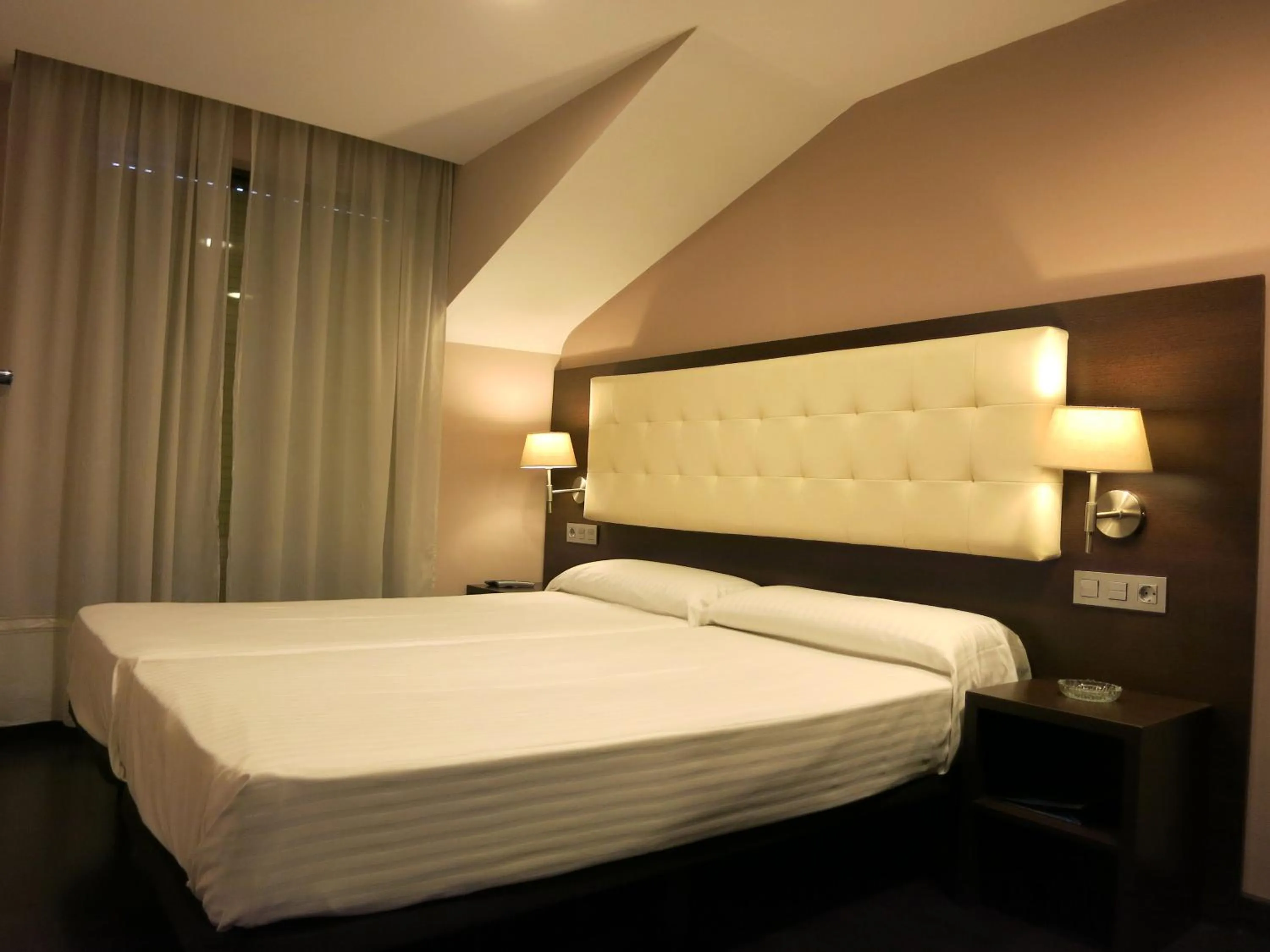 Property building, Bed in Apartamentos Boutique Catedral