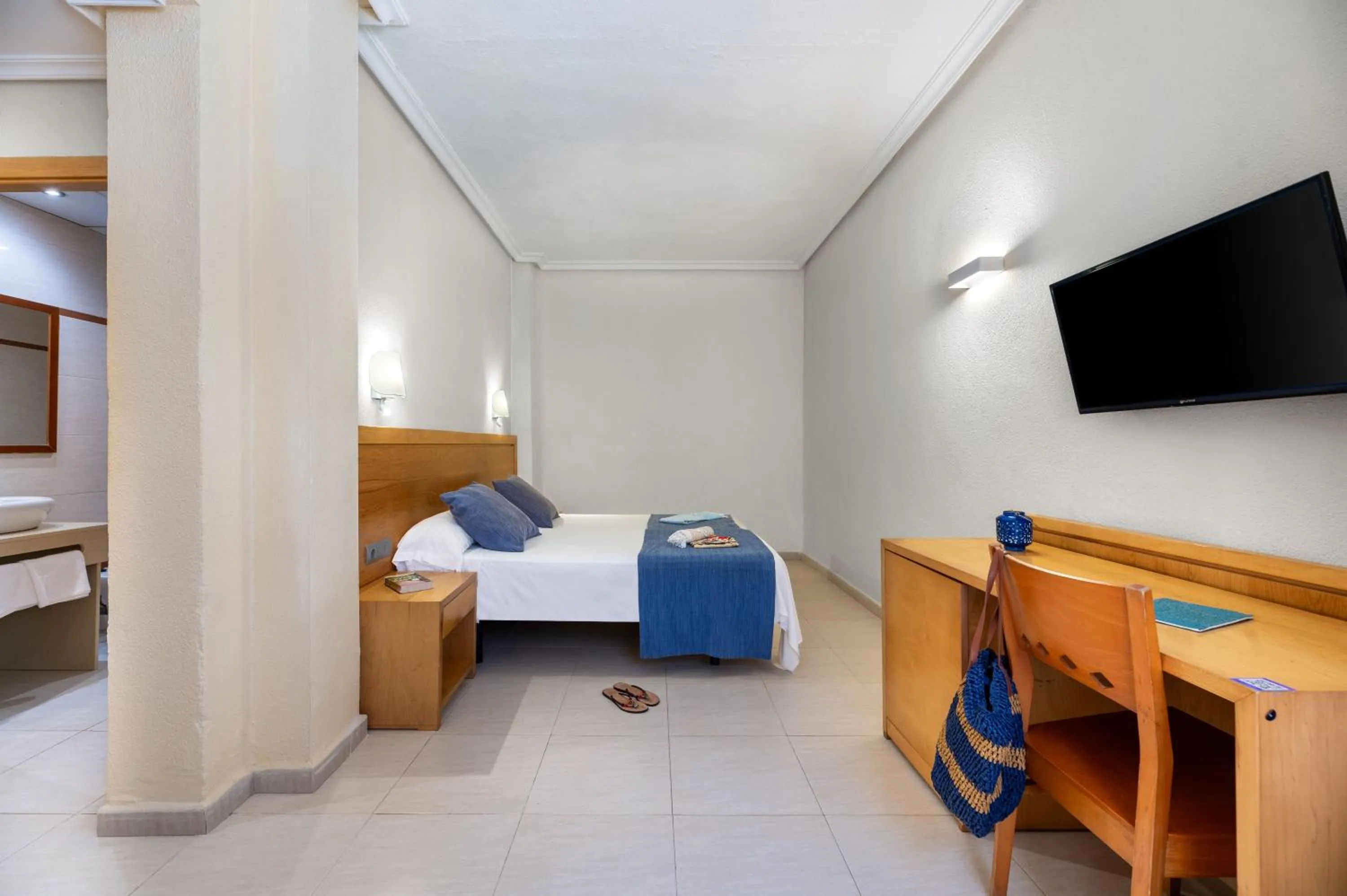 Photo of the whole room, Bed in Hotel Vibra s'Estanyol