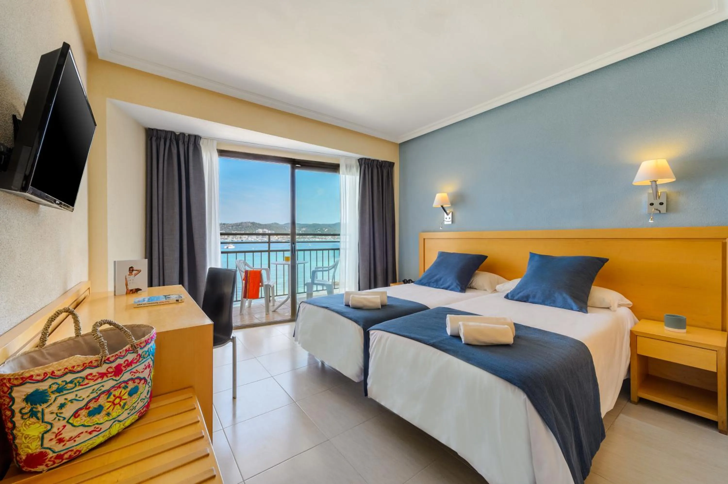 Photo of the whole room, Bed in Hotel Vibra s'Estanyol