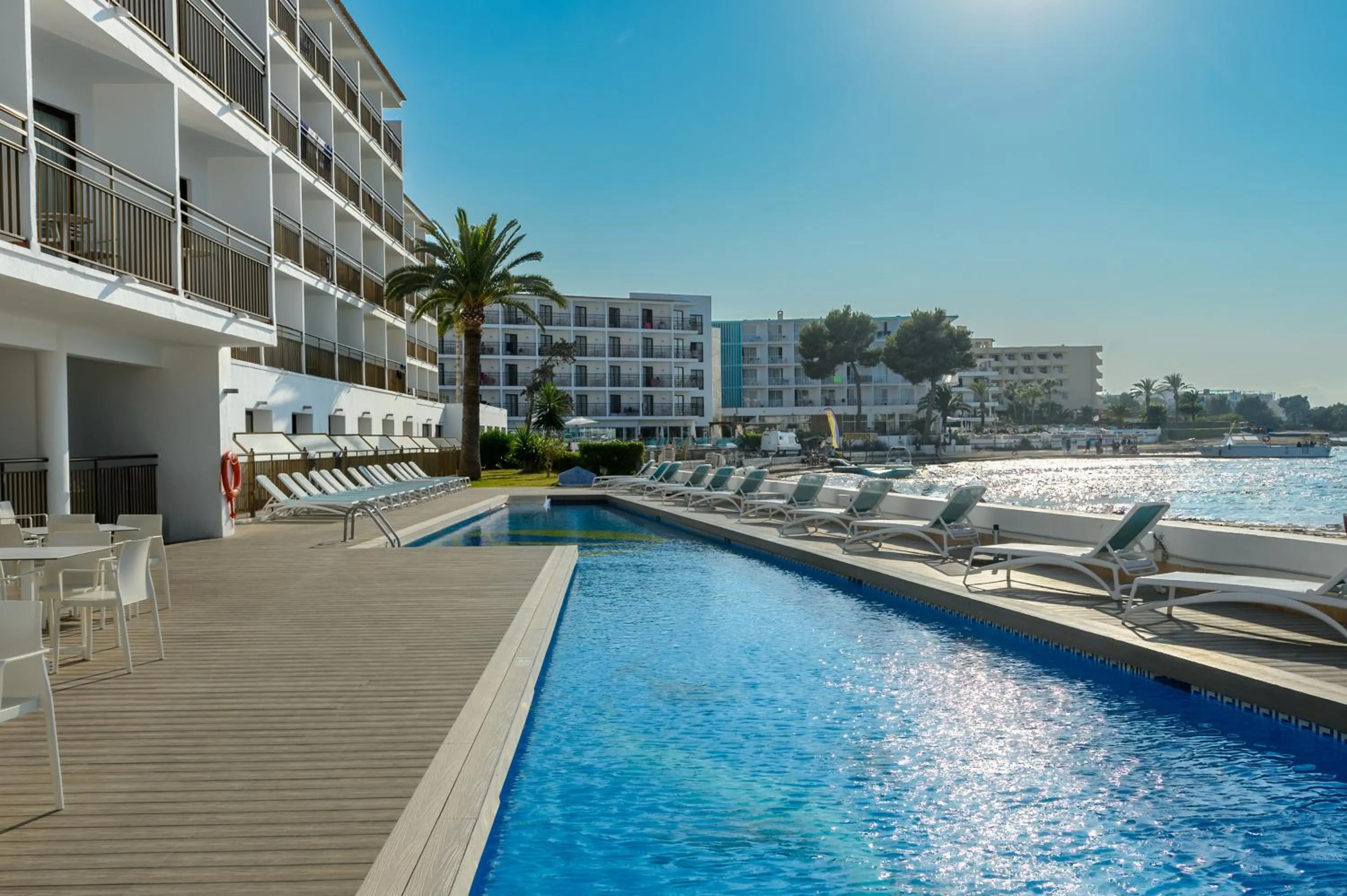 Swimming pool in Hotel Vibra s'Estanyol