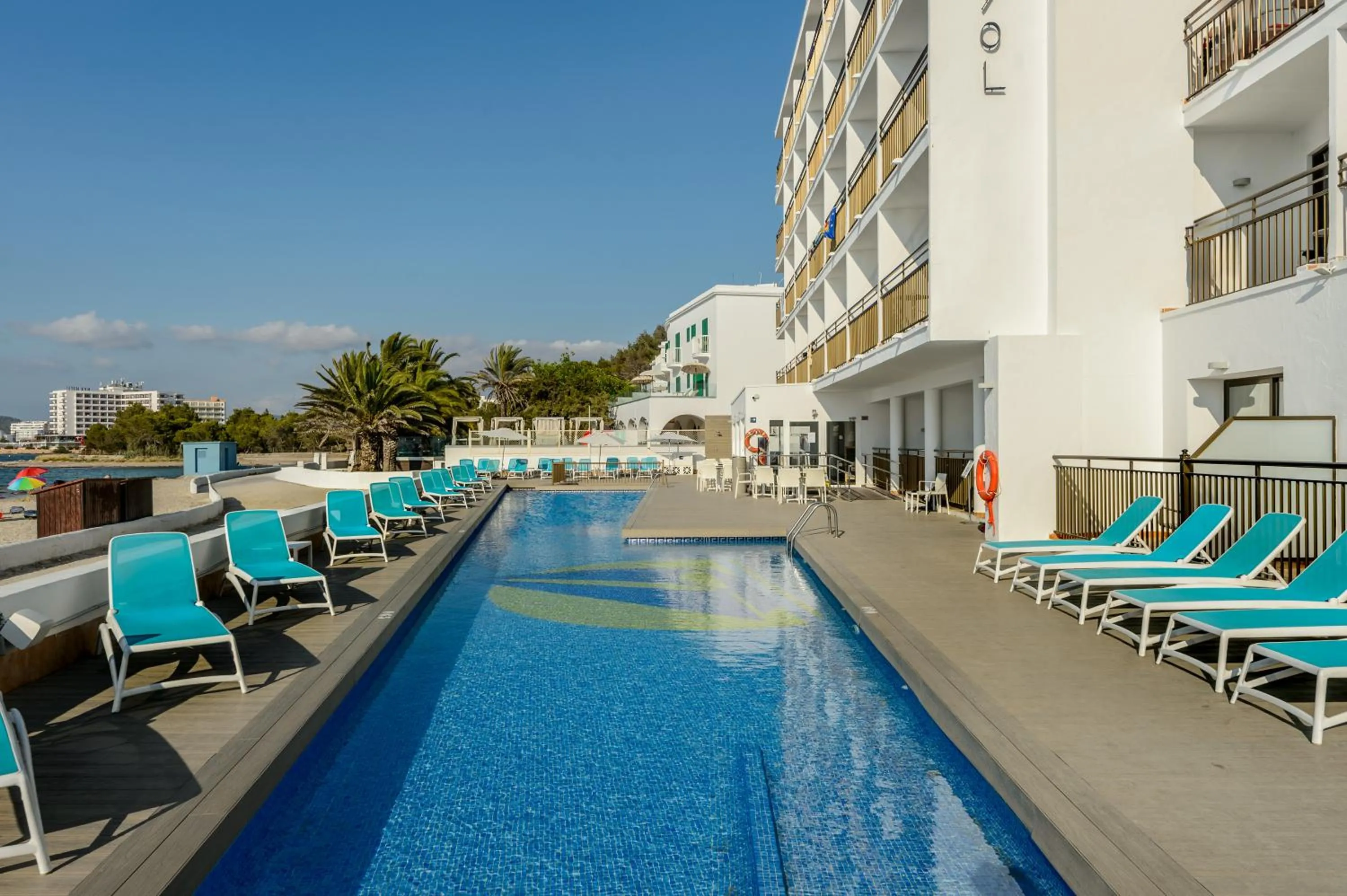Swimming pool in Hotel Vibra s'Estanyol