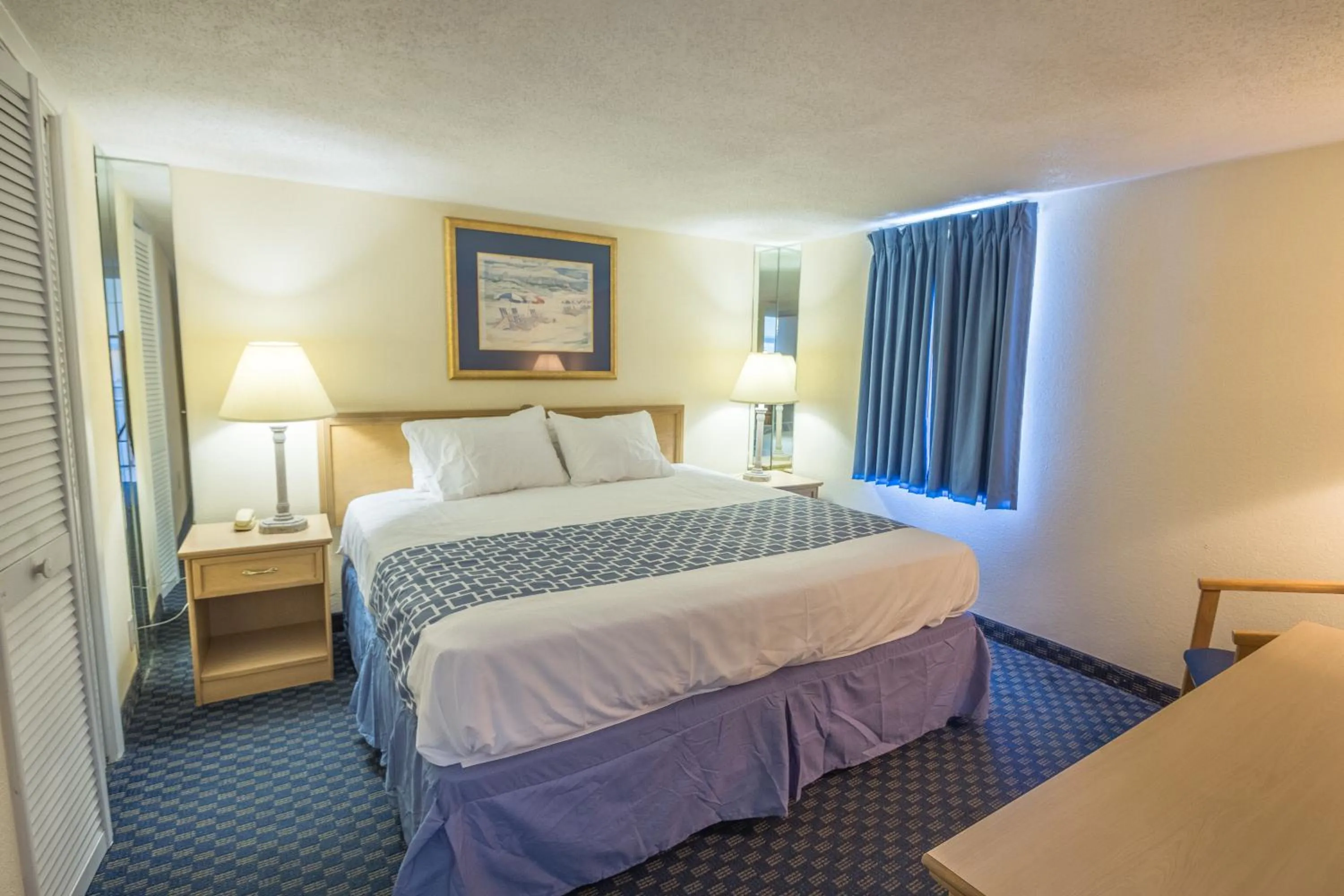 Bedroom, Bed in Yachtsman Oceanfront Resort