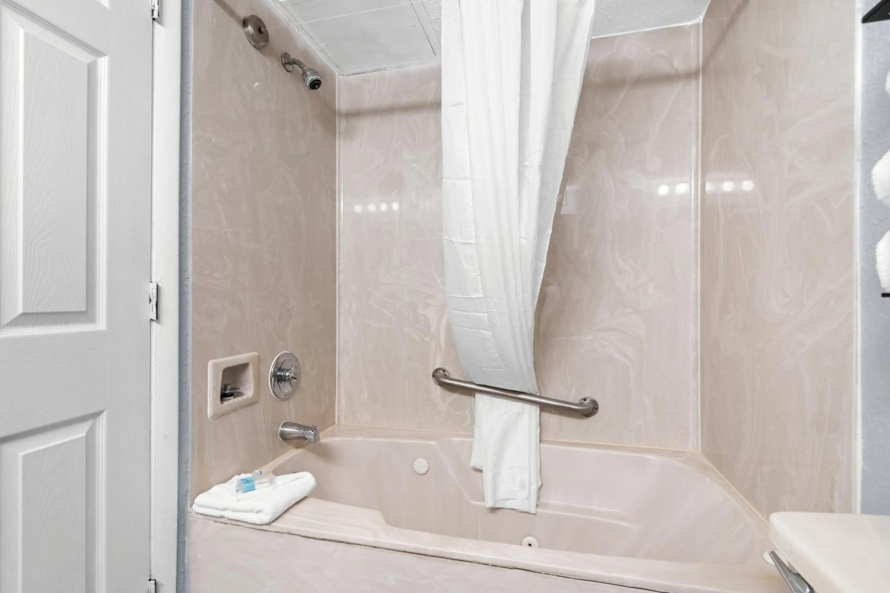 Shower in Yachtsman Oceanfront Resort