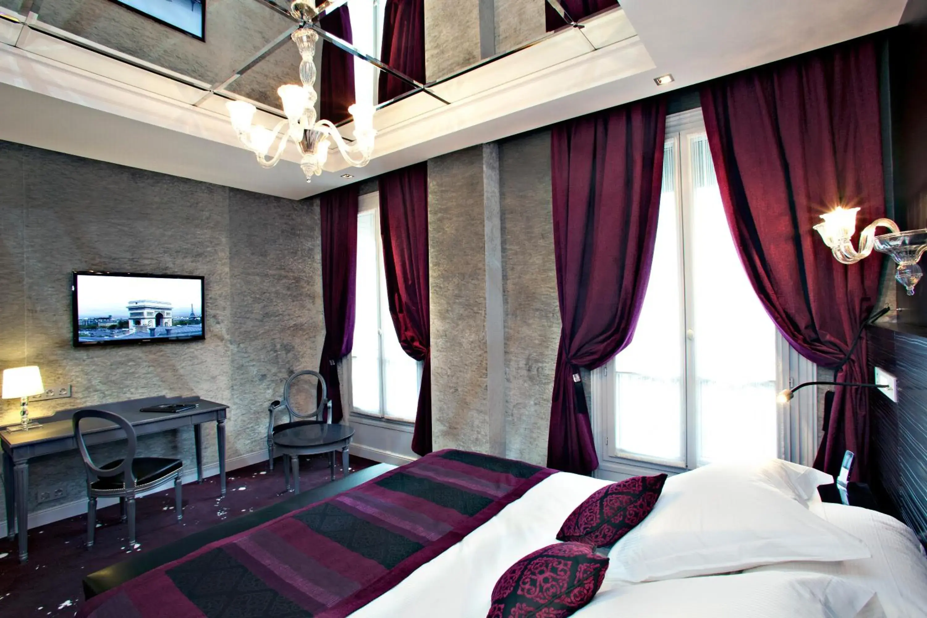 Photo of the whole room, Bed in Maison Albar- Le Champs-Elysées Photo of the whole room, Bed in Maison Albar- Le Champs-Elysées