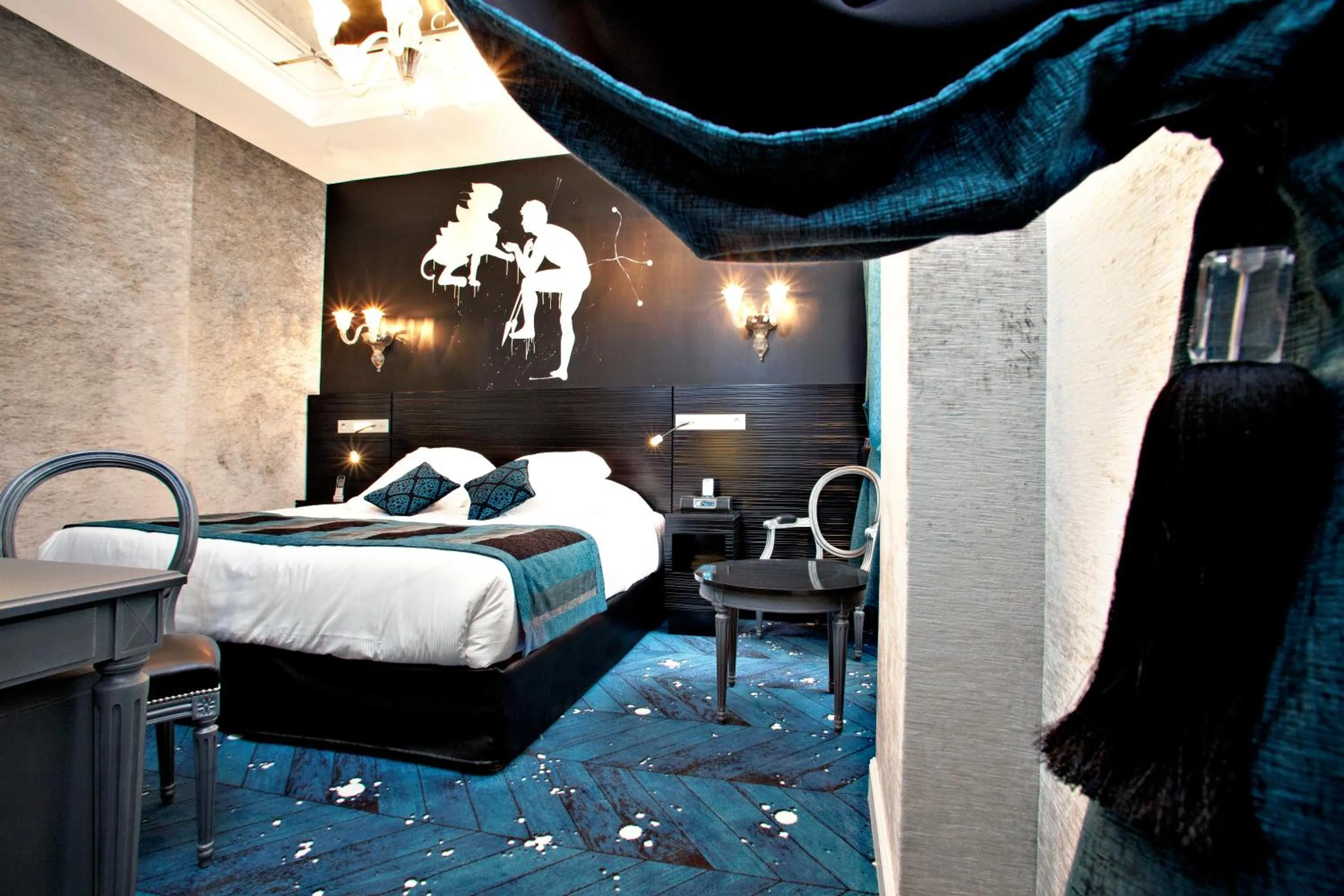 Photo of the whole room, Bed in Maison Albar- Le Champs-Elysées