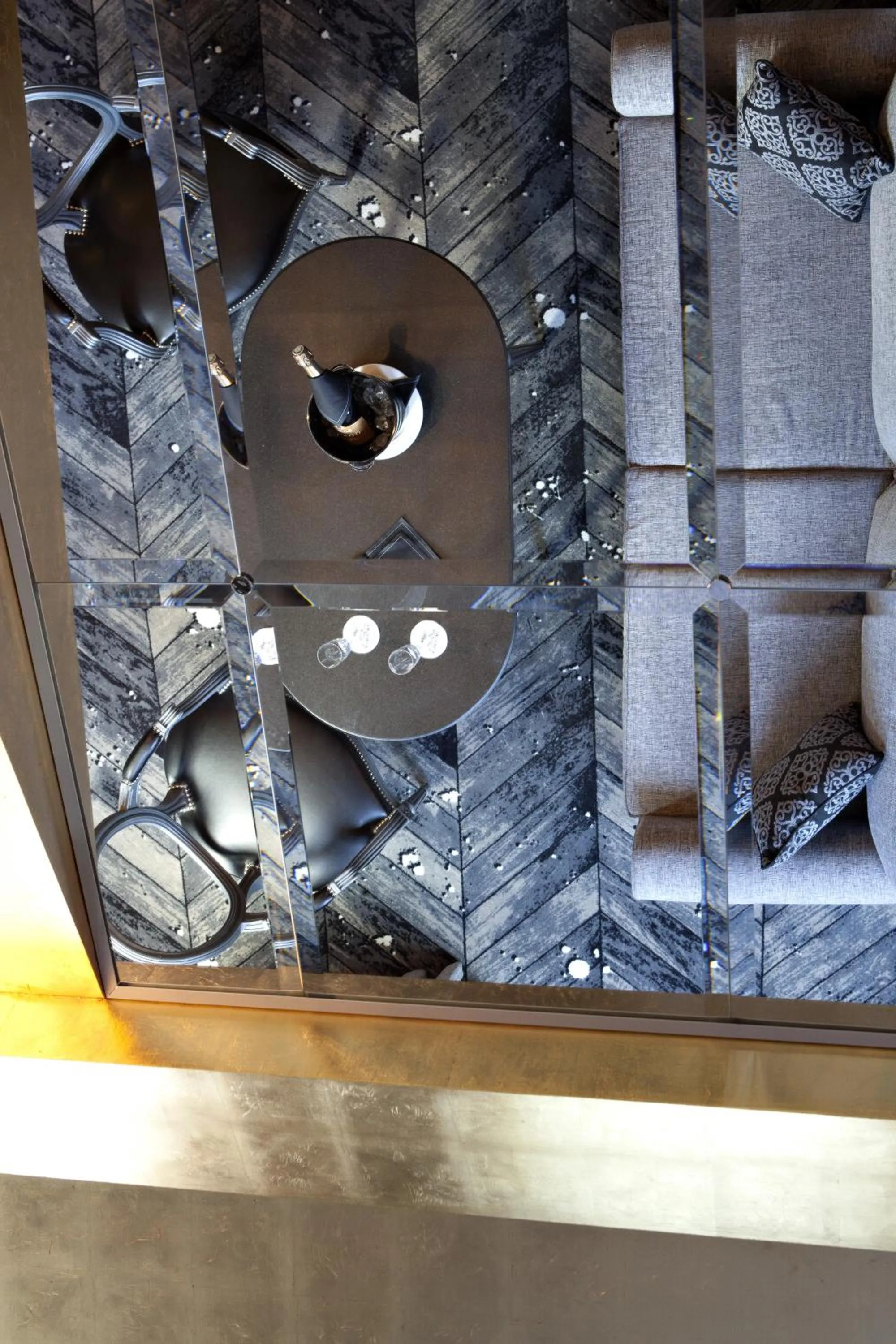 Decorative detail in Maison Albar- Le Champs-Elysées