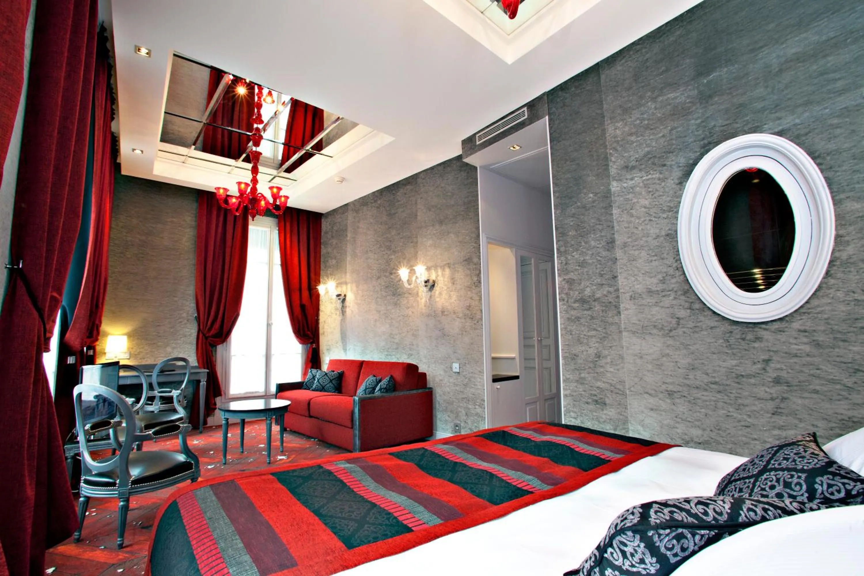 Photo of the whole room, Bed in Maison Albar- Le Champs-Elysées