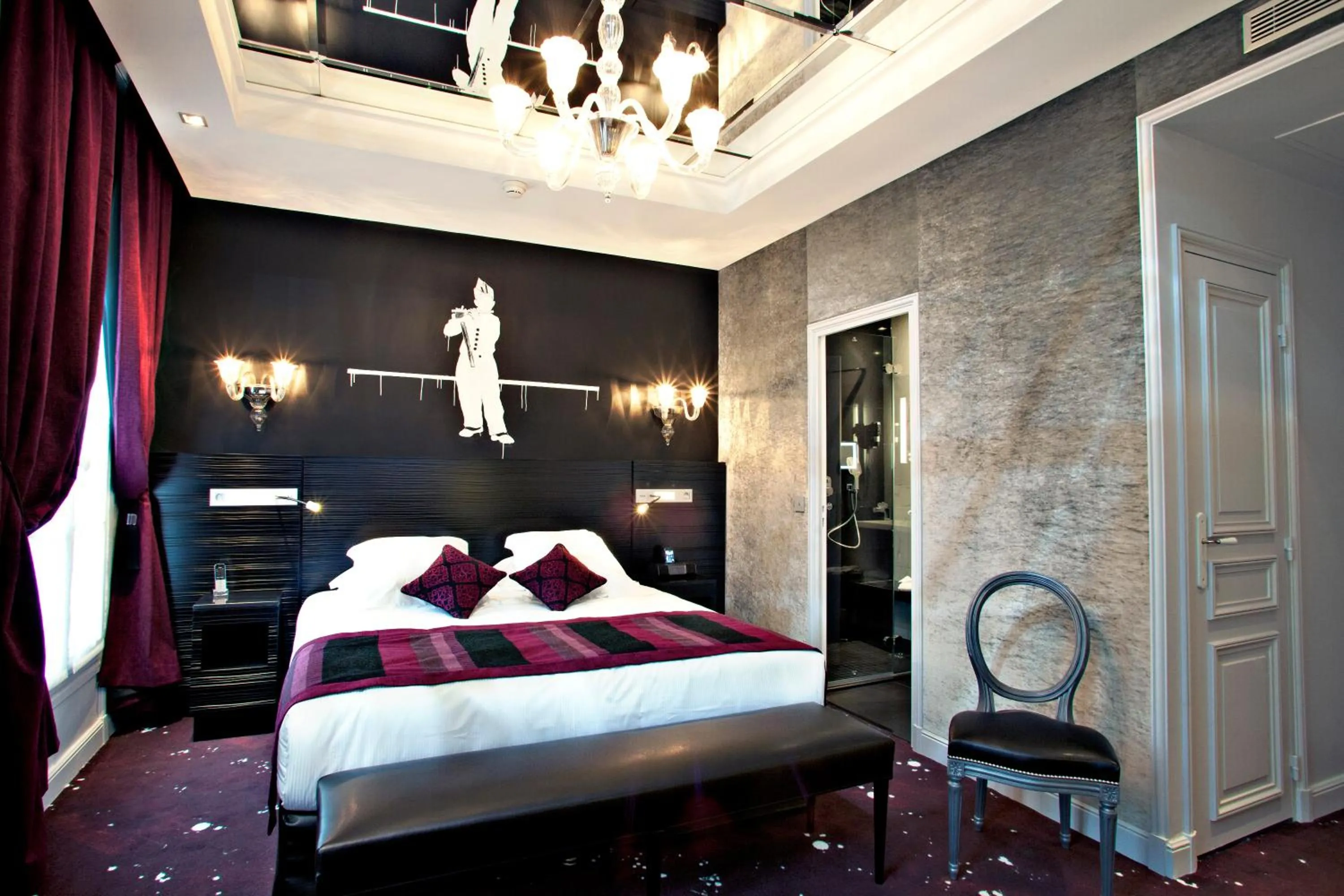 Photo of the whole room, Bed in Maison Albar- Le Champs-Elysées