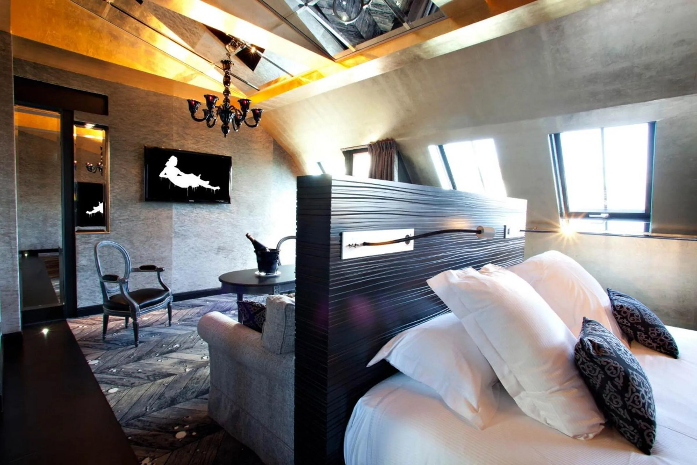 Photo of the whole room, Bed in Maison Albar- Le Champs-Elysées