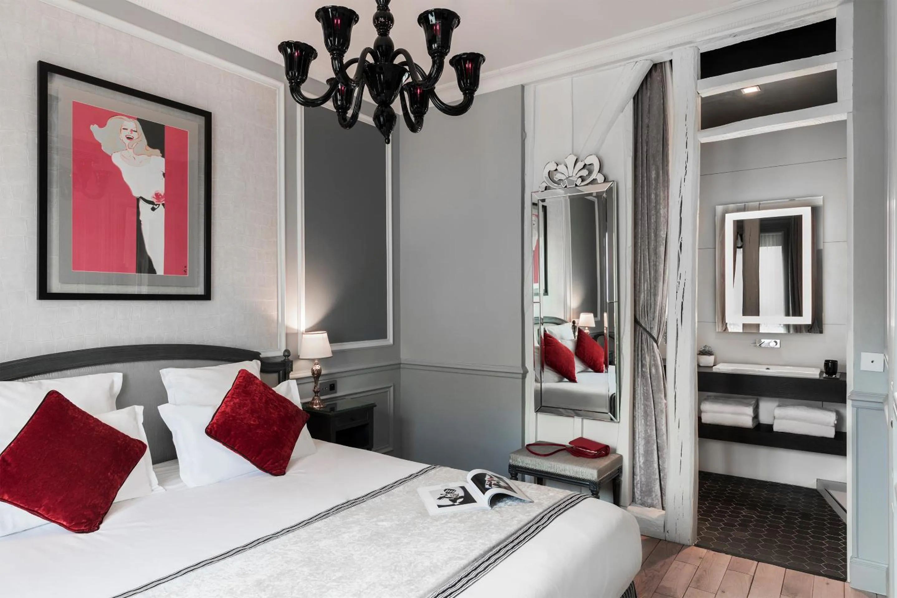 Bed in Maison Albar- Le Champs-Elysées