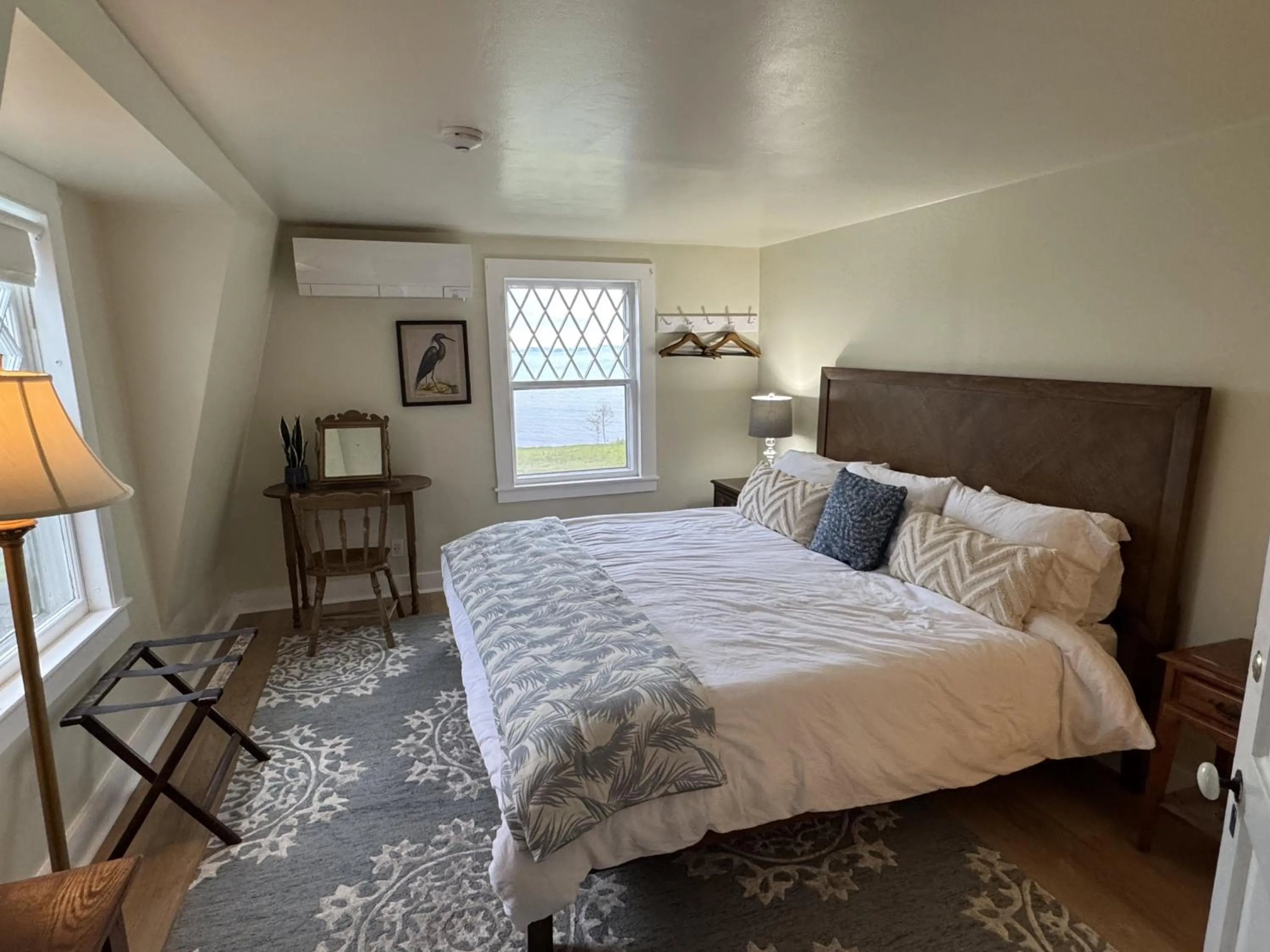 Bed in High Tide Inn on the Ocean, Motel and Cottages