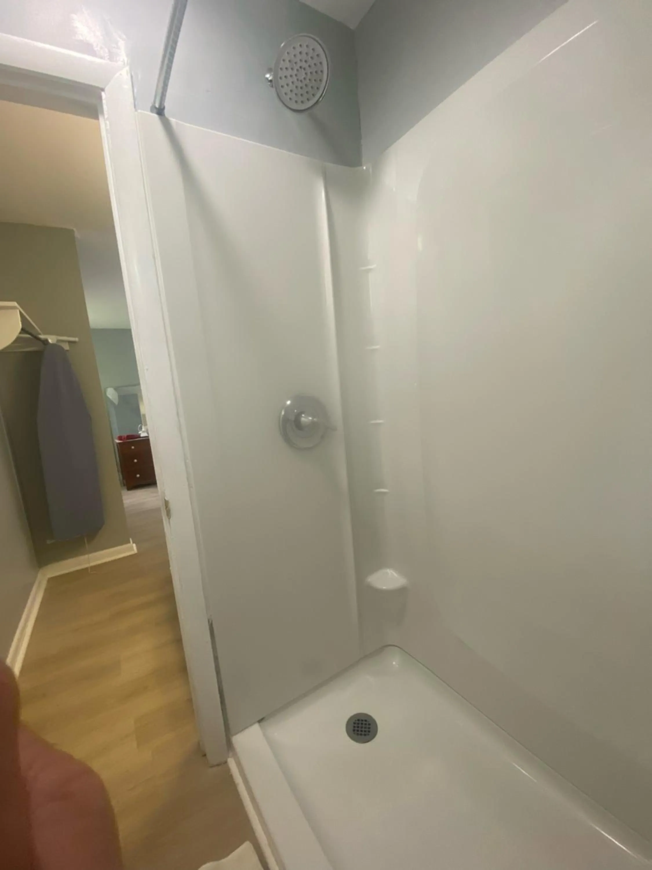 Shower in High Tide Inn on the Ocean, Motel and Cottages