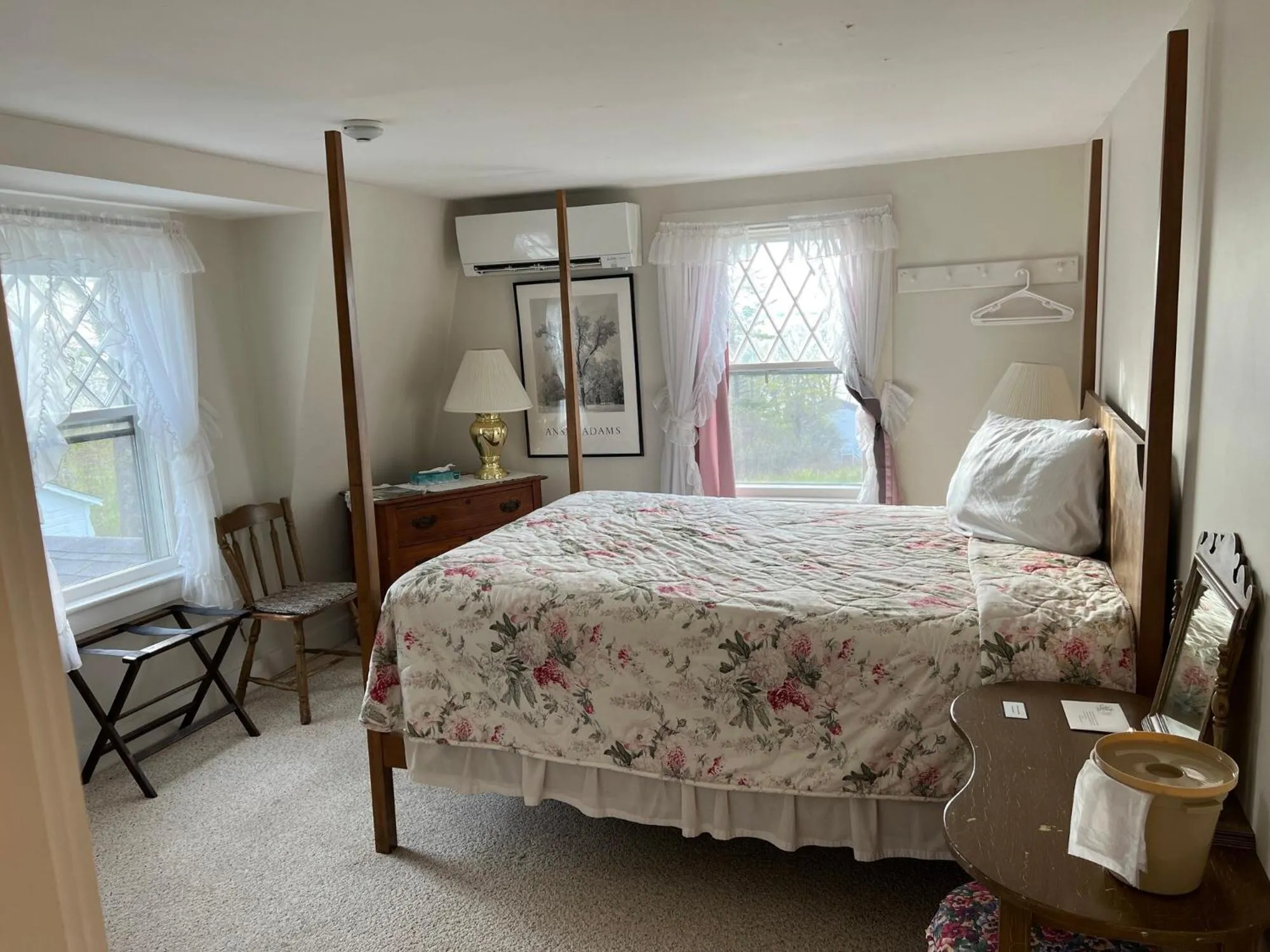 Queen Room with Sea View in High Tide Inn on the Ocean, Motel and Cottages