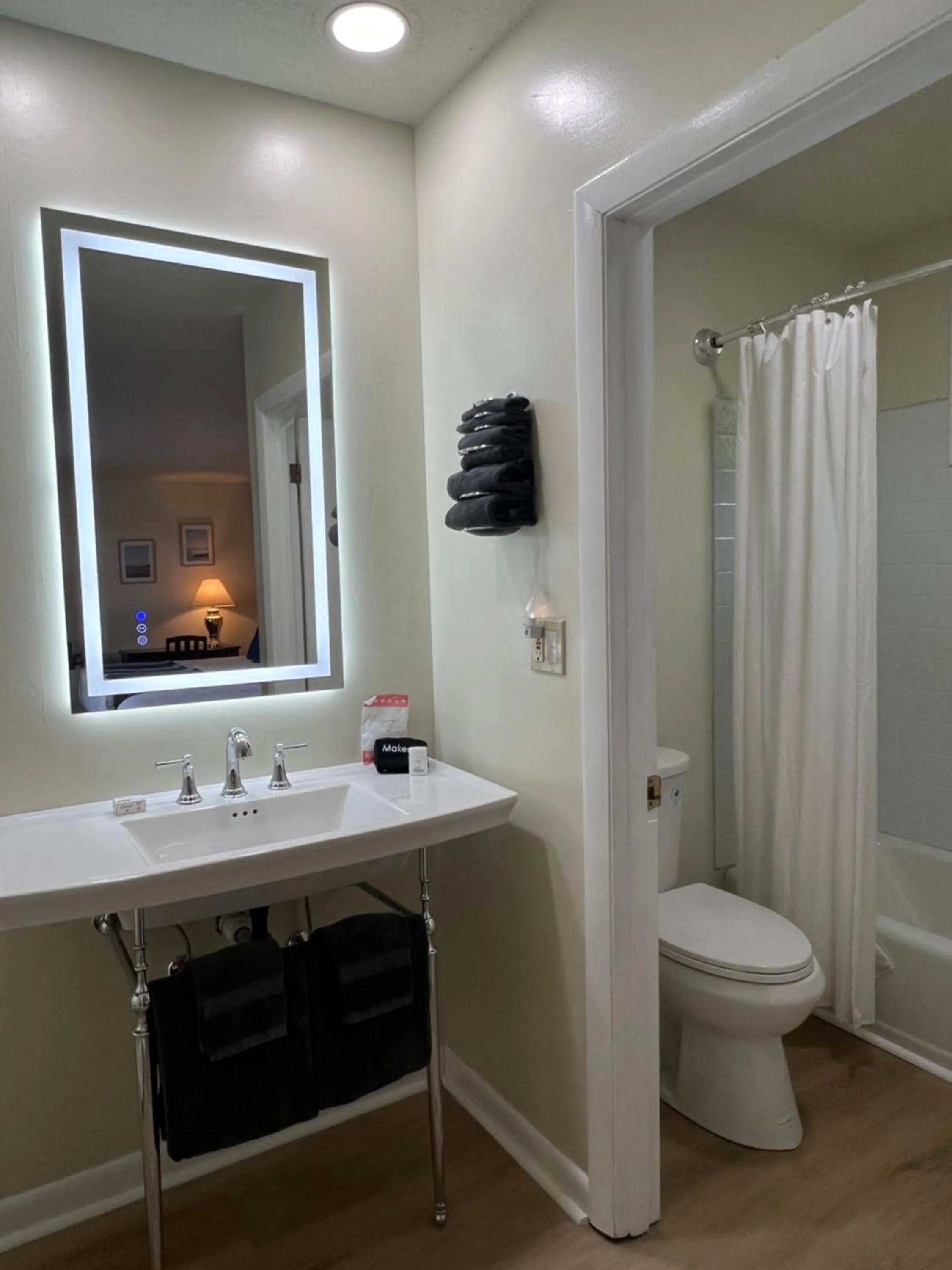 Toilet in High Tide Inn on the Ocean, Motel and Cottages