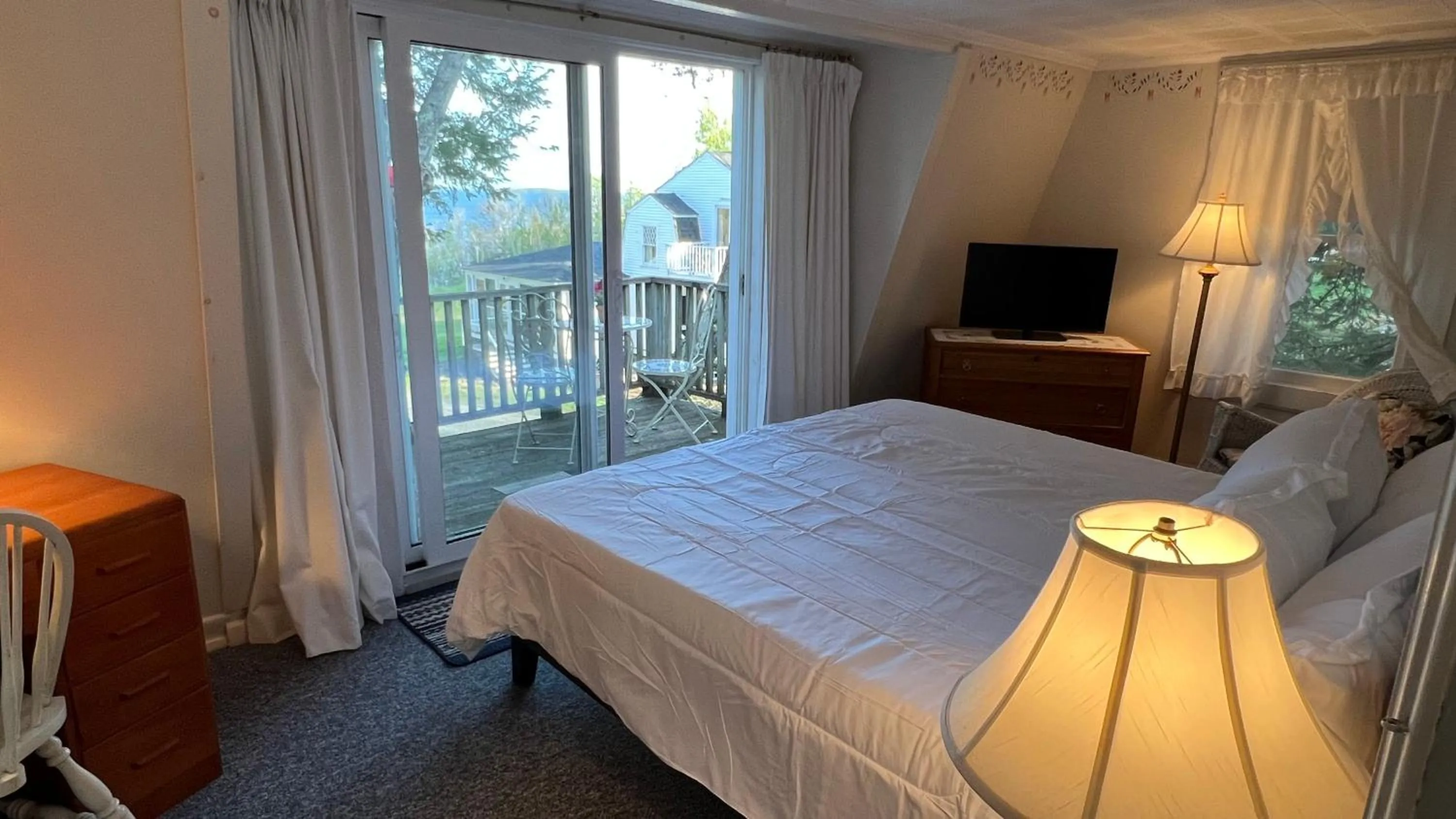 King Suite with Ocean View in High Tide Inn on the Ocean, Motel and Cottages