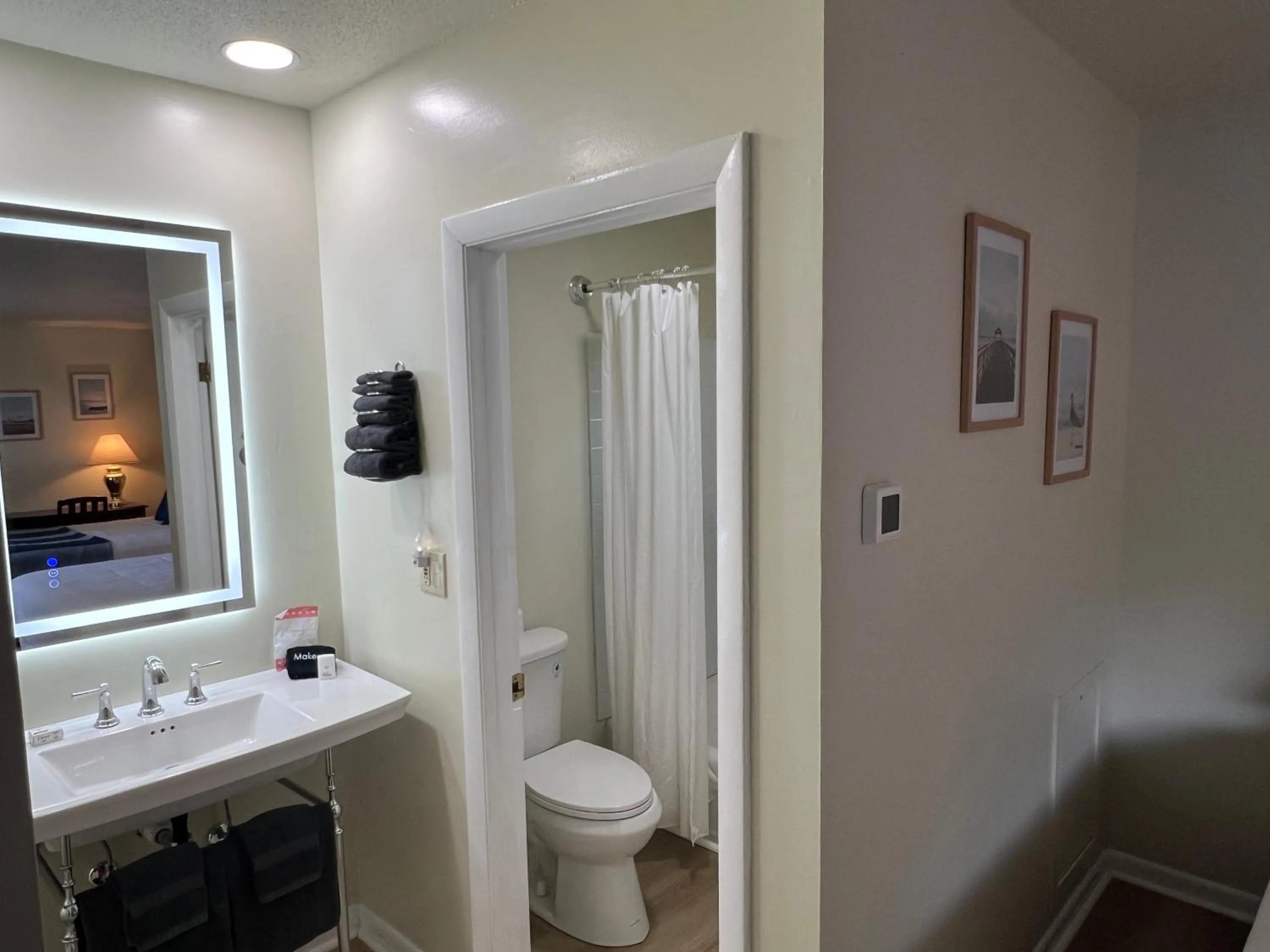 Toilet in High Tide Inn on the Ocean, Motel and Cottages