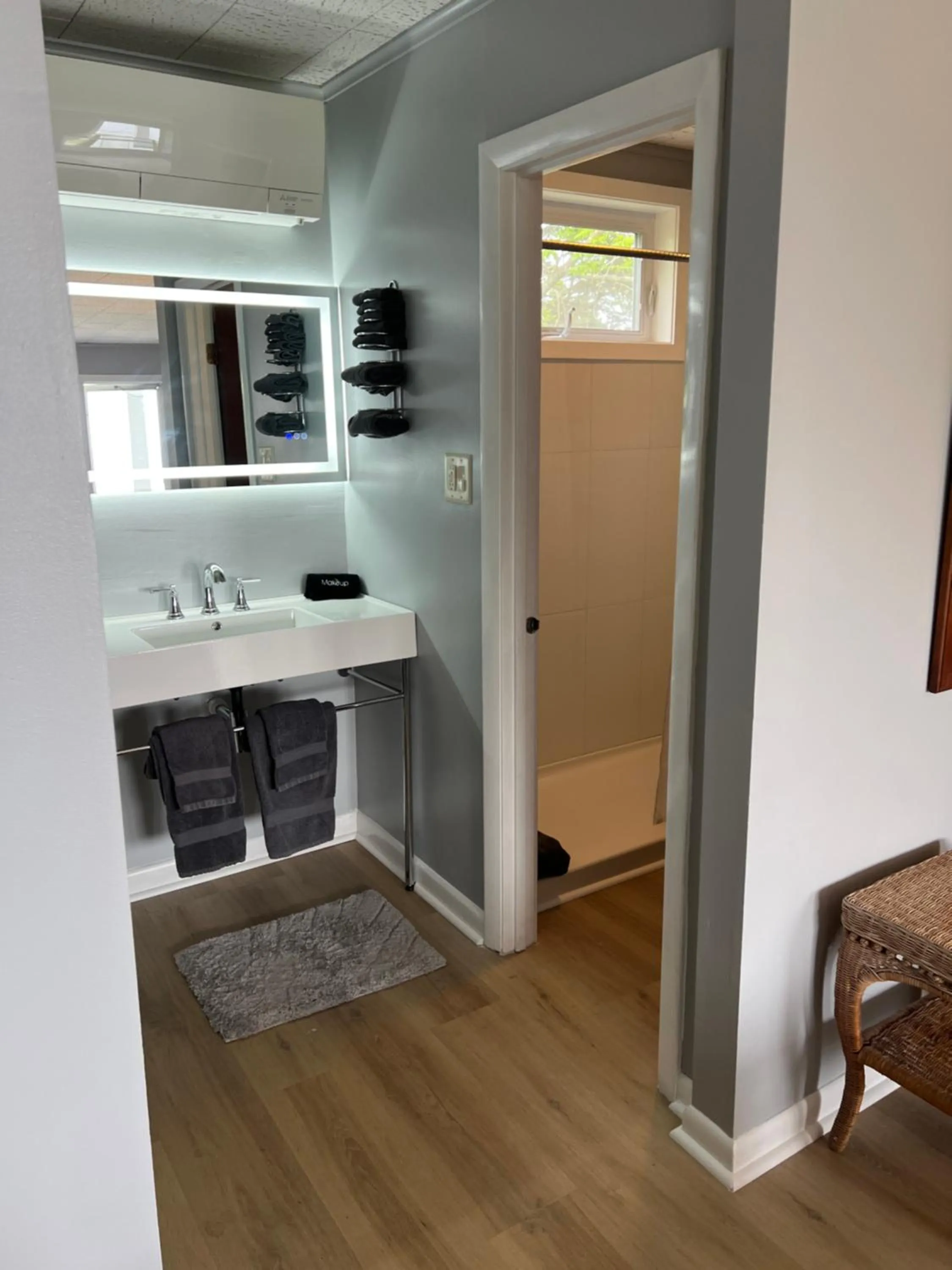 Shower in High Tide Inn on the Ocean, Motel and Cottages