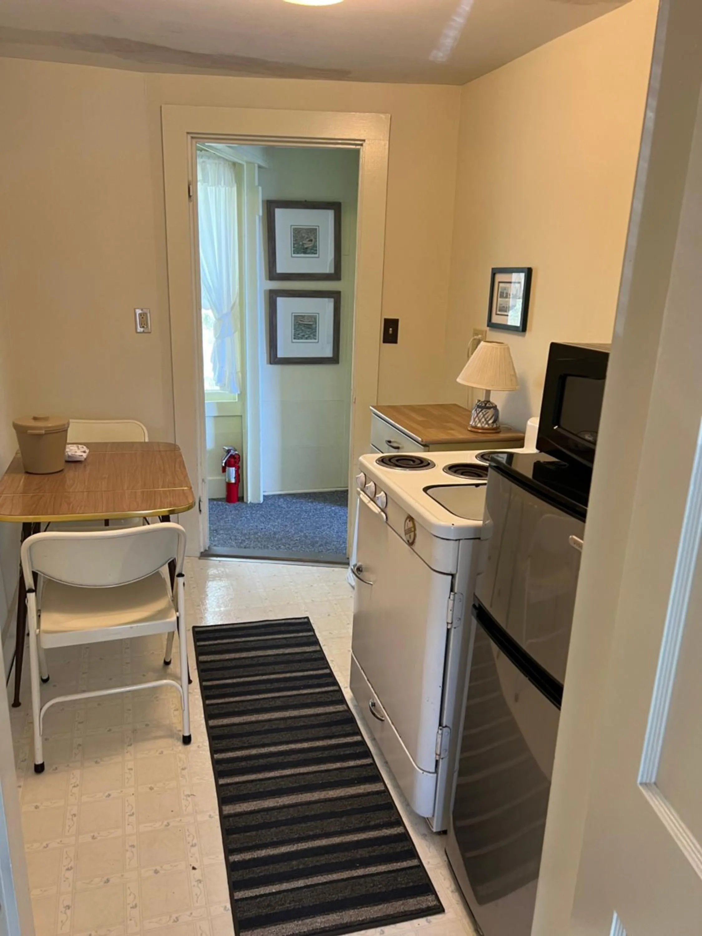 Bathroom in High Tide Inn on the Ocean, Motel and Cottages