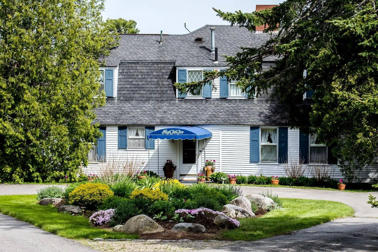 Facade/entrance in High Tide Inn on the Ocean, Motel and Cottages