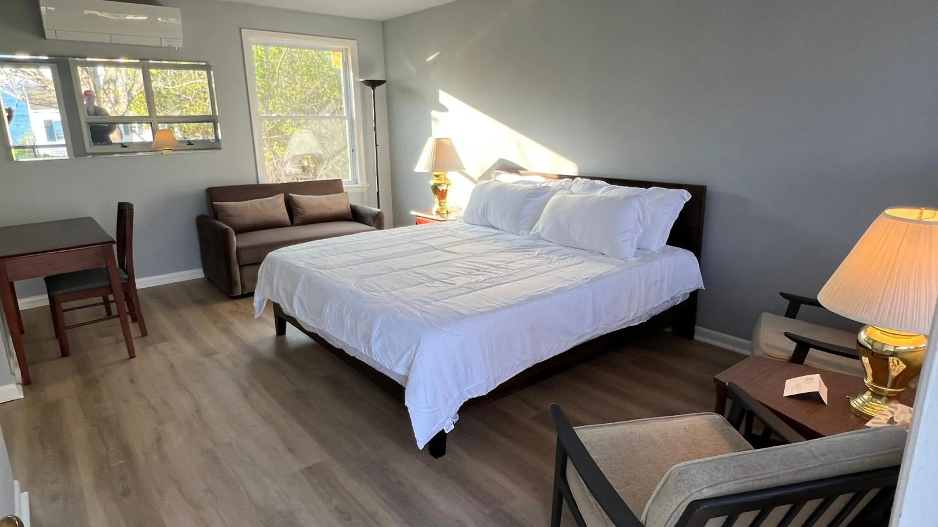 Bed in High Tide Inn on the Ocean, Motel and Cottages