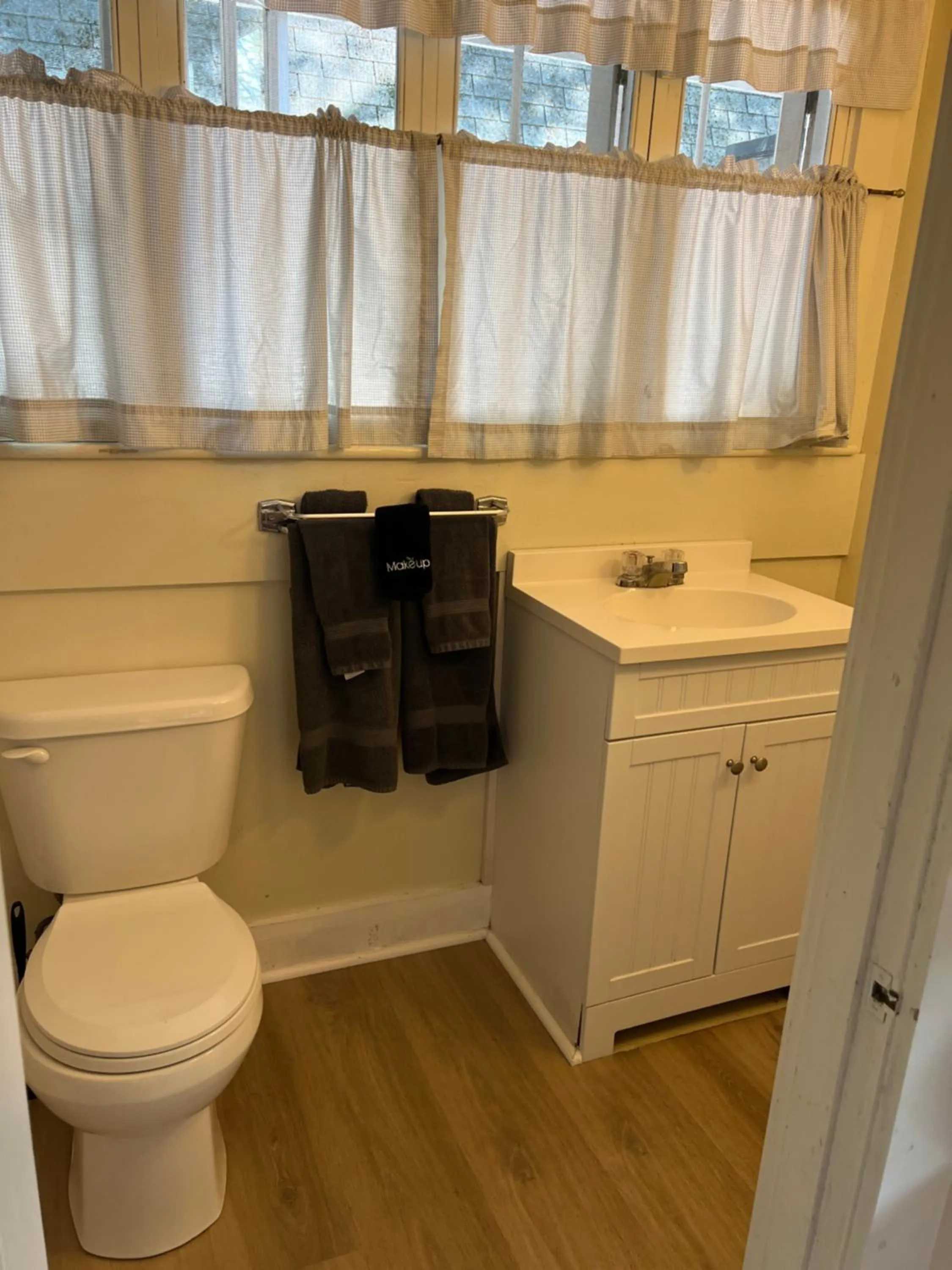 Toilet in High Tide Inn on the Ocean, Motel and Cottages