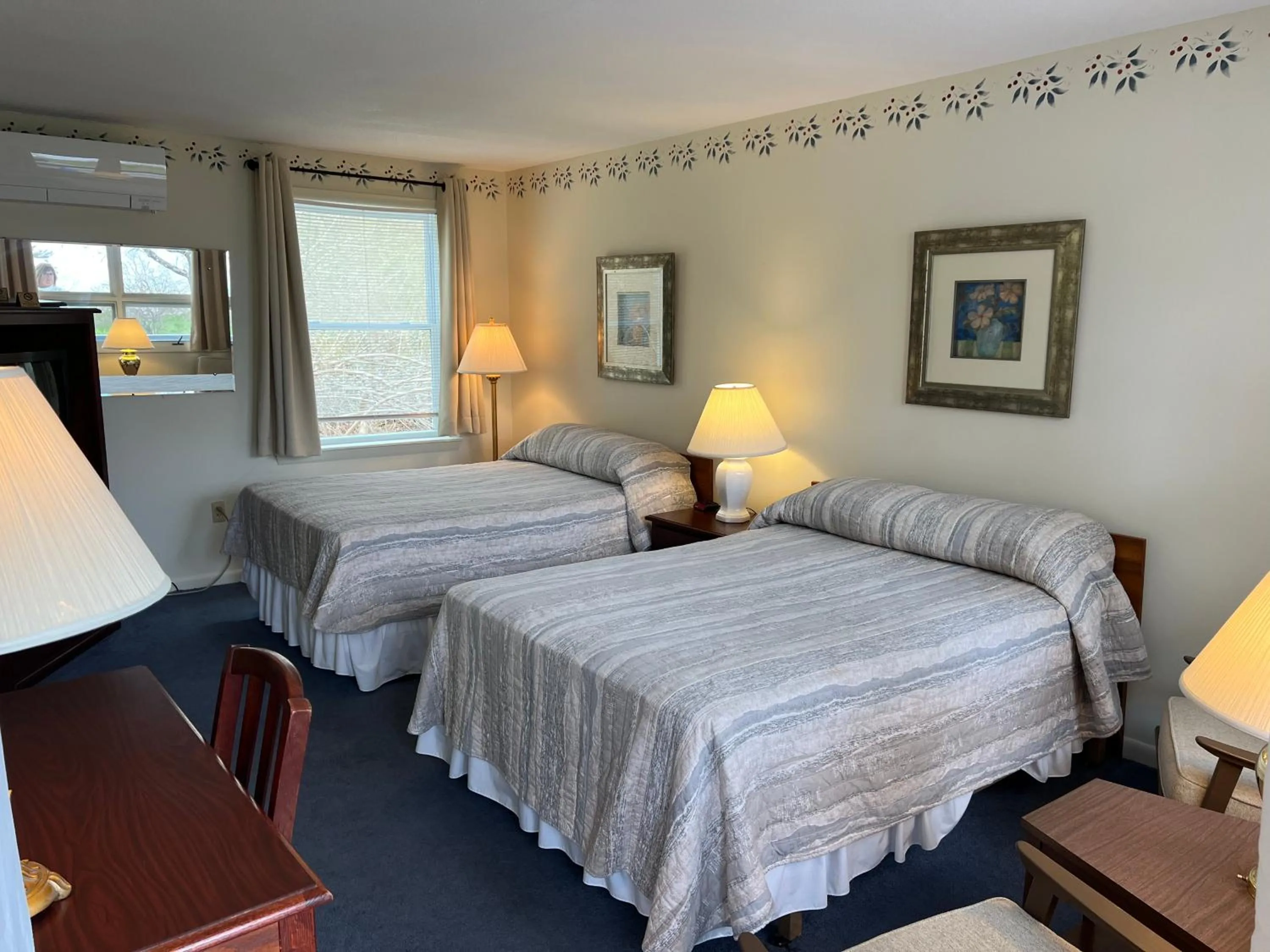 Double Room with Balcony and Sea View in High Tide Inn on the Ocean, Motel and Cottages