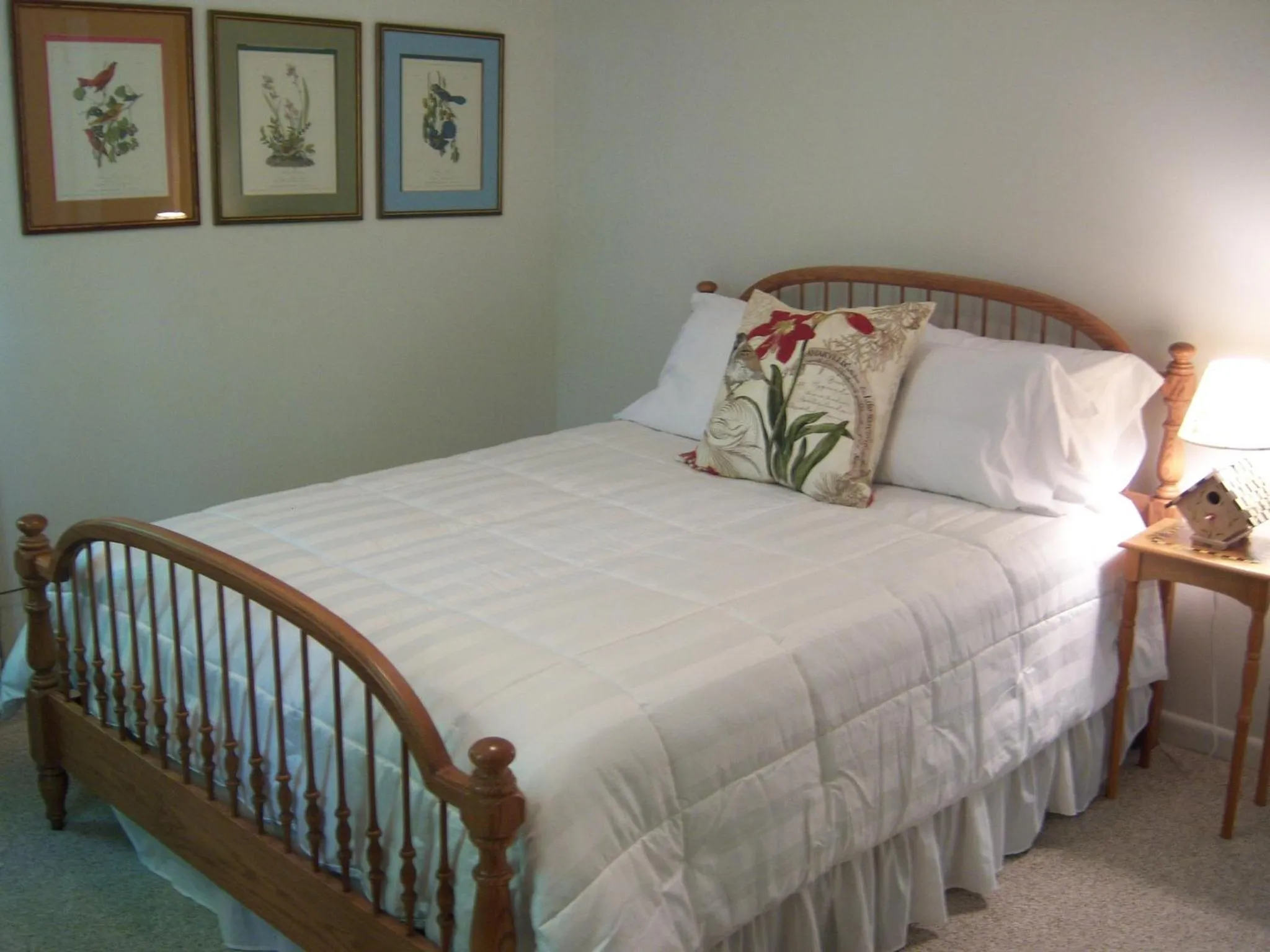 Bed in High Tide Inn on the Ocean, Motel and Cottages