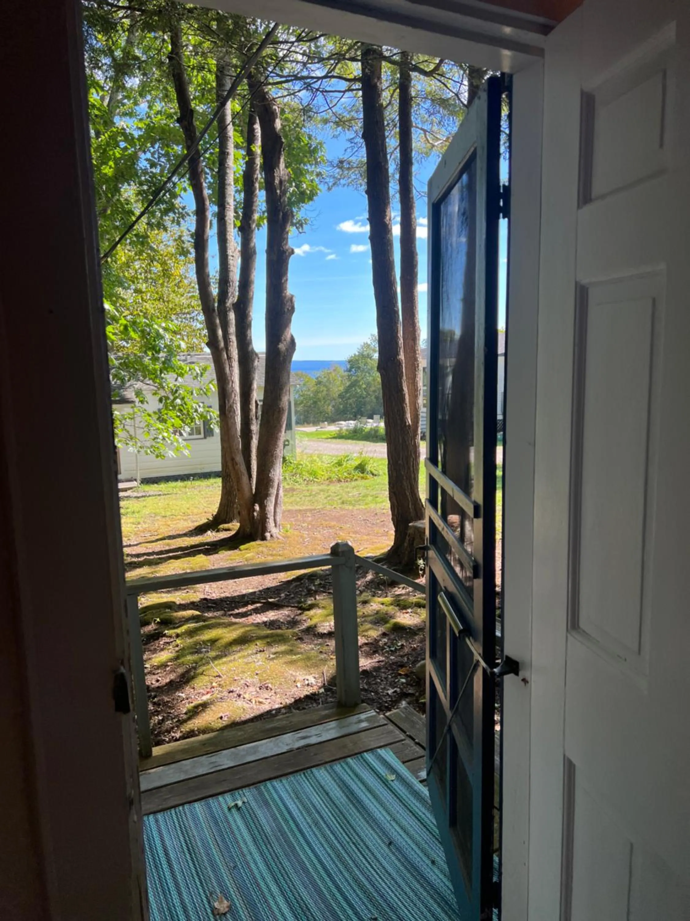 Patio in High Tide Inn on the Ocean, Motel and Cottages