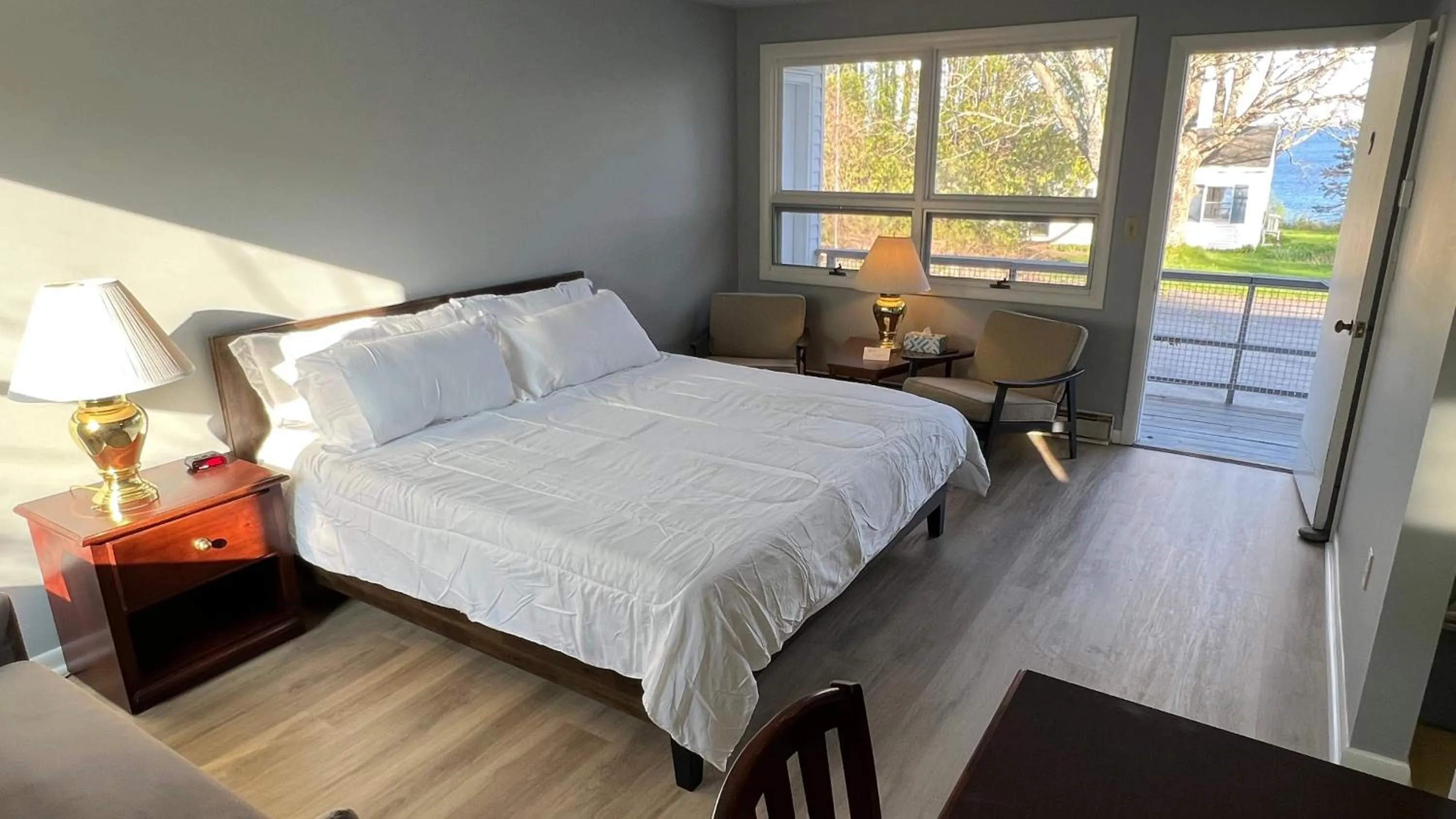 Bed in High Tide Inn on the Ocean, Motel and Cottages