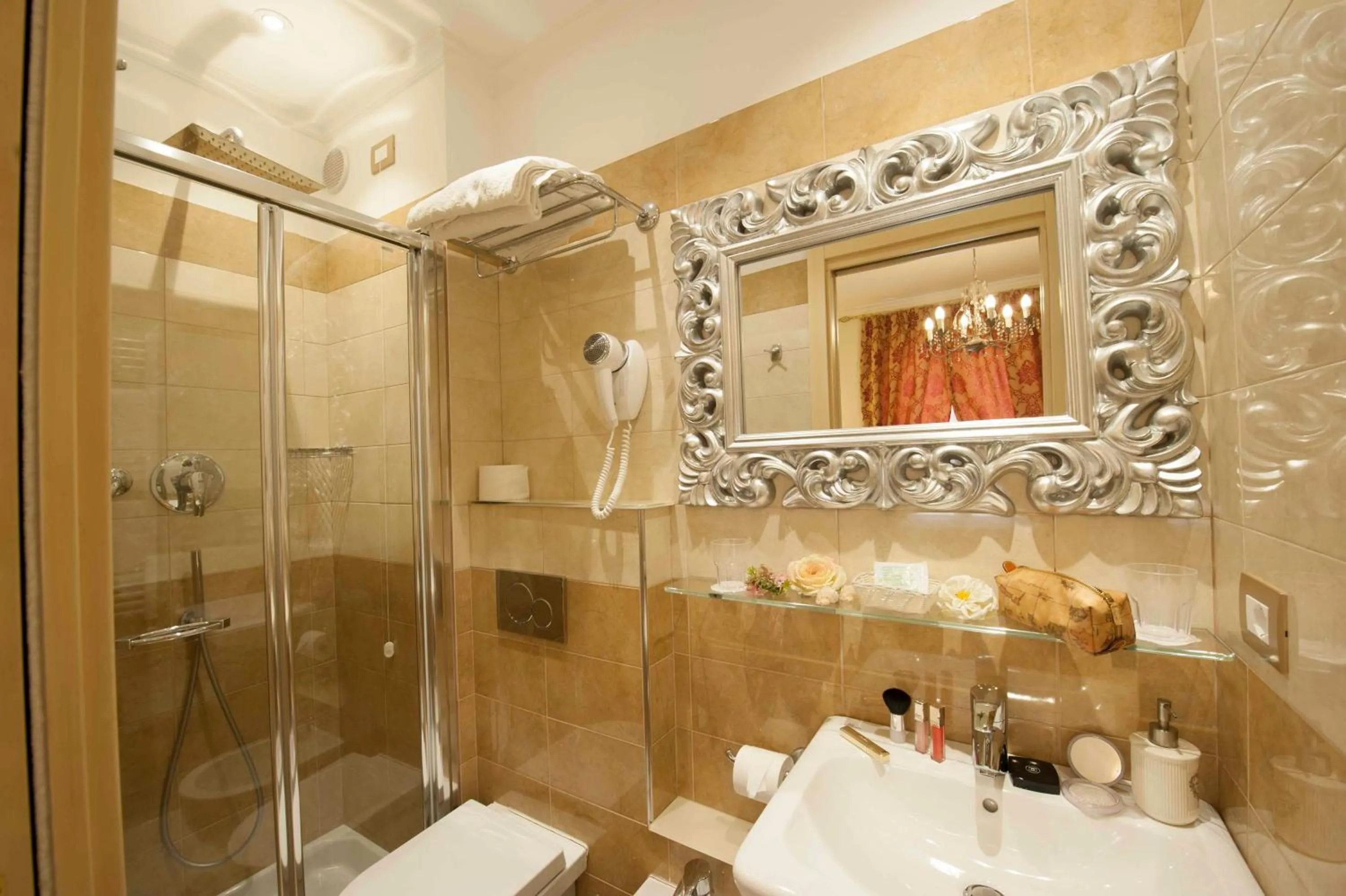 Bathroom in Hotel Astigiana & Appartamenti