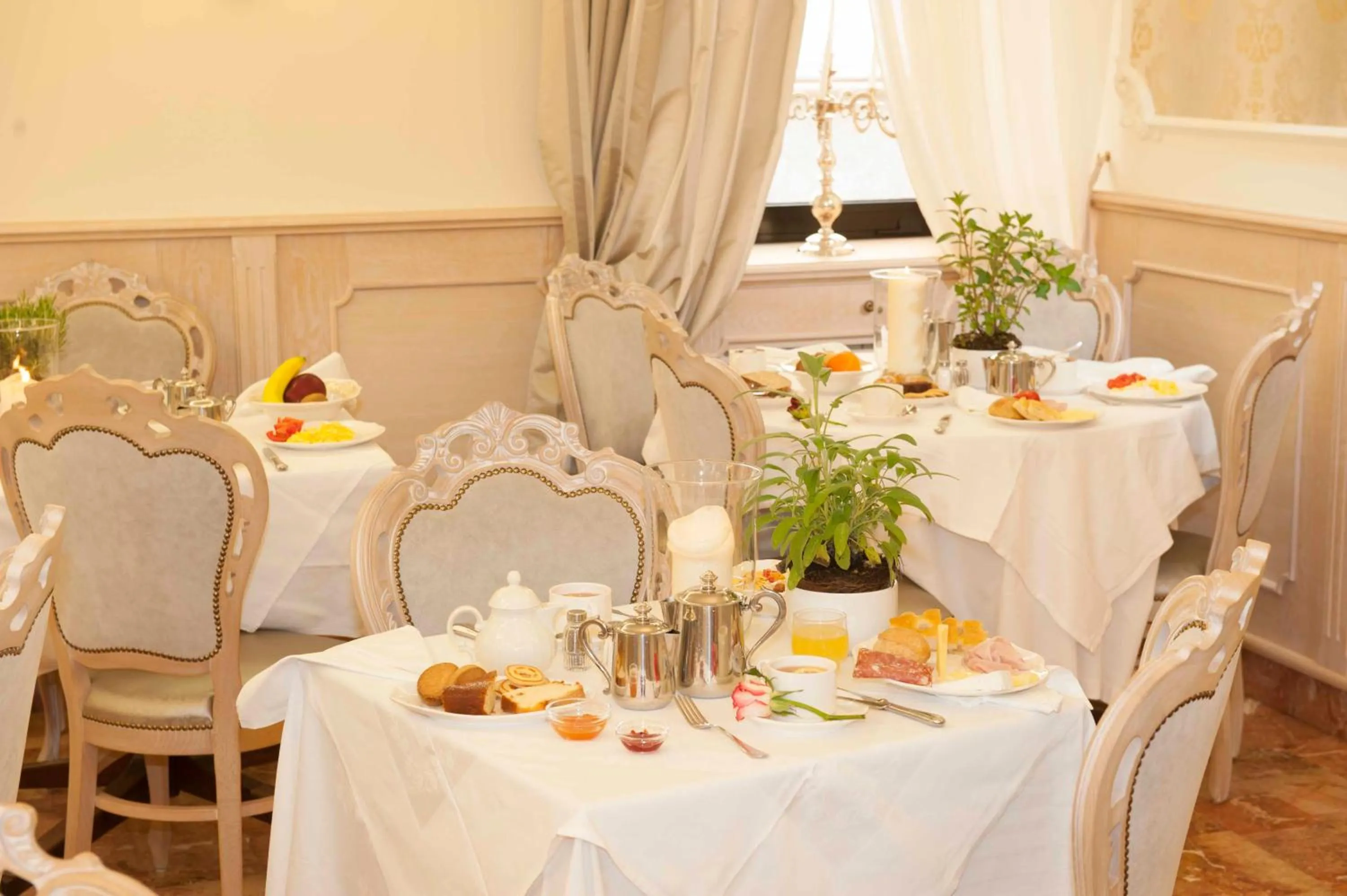 Restaurant/places to eat in Hotel Astigiana & Appartamenti