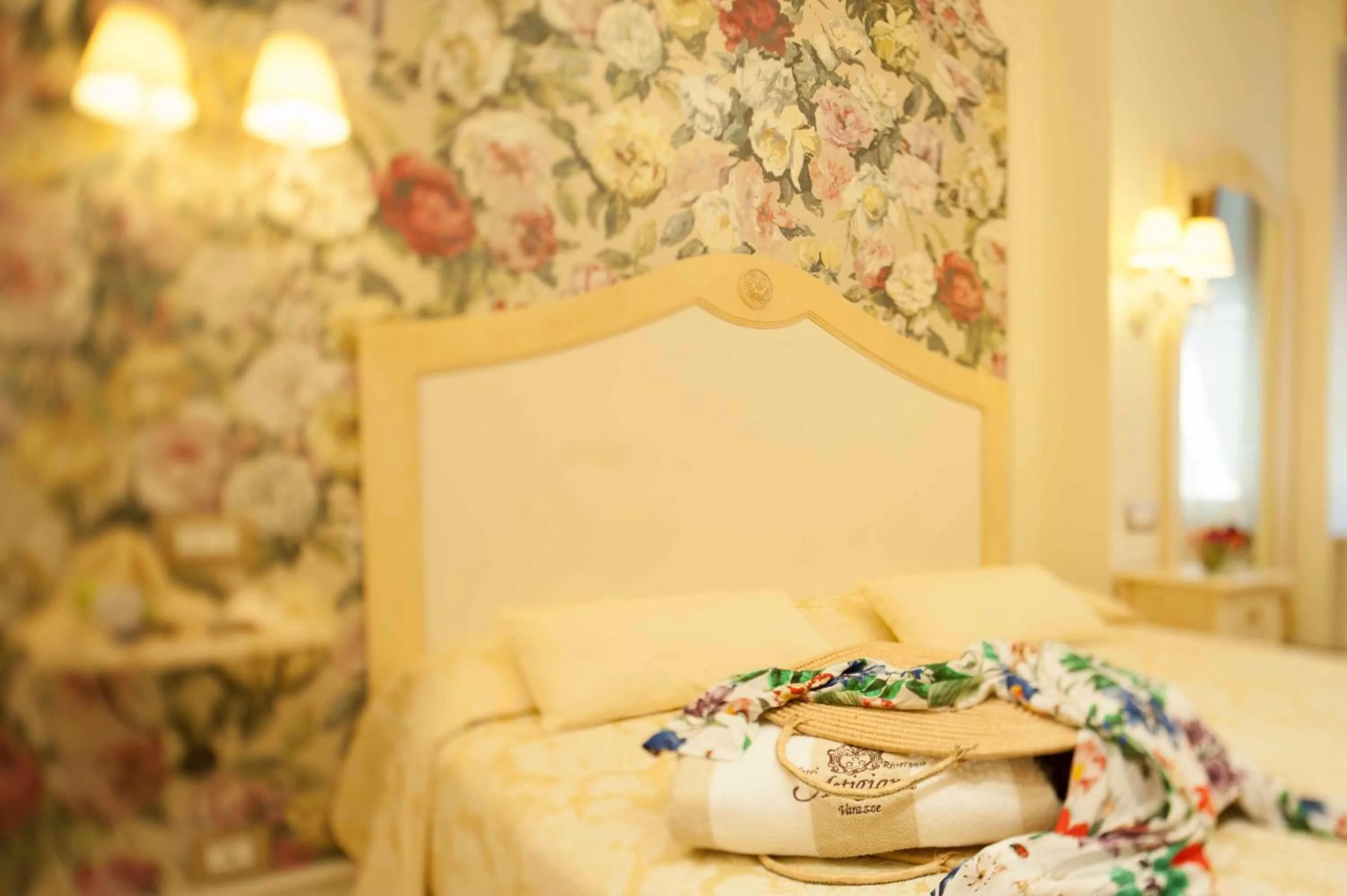 Decorative detail, Bed in Hotel Astigiana & Appartamenti