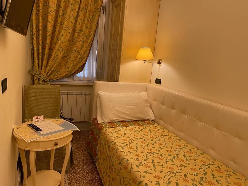 Bed in Hotel Astigiana & Appartamenti