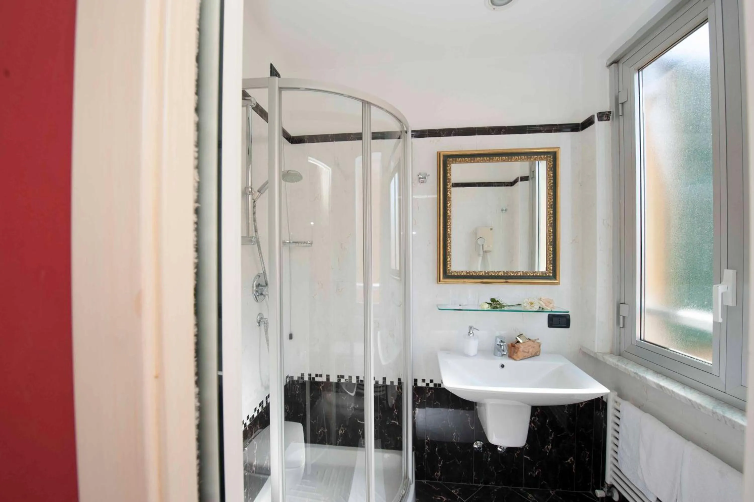 Bathroom in Hotel Astigiana & Appartamenti