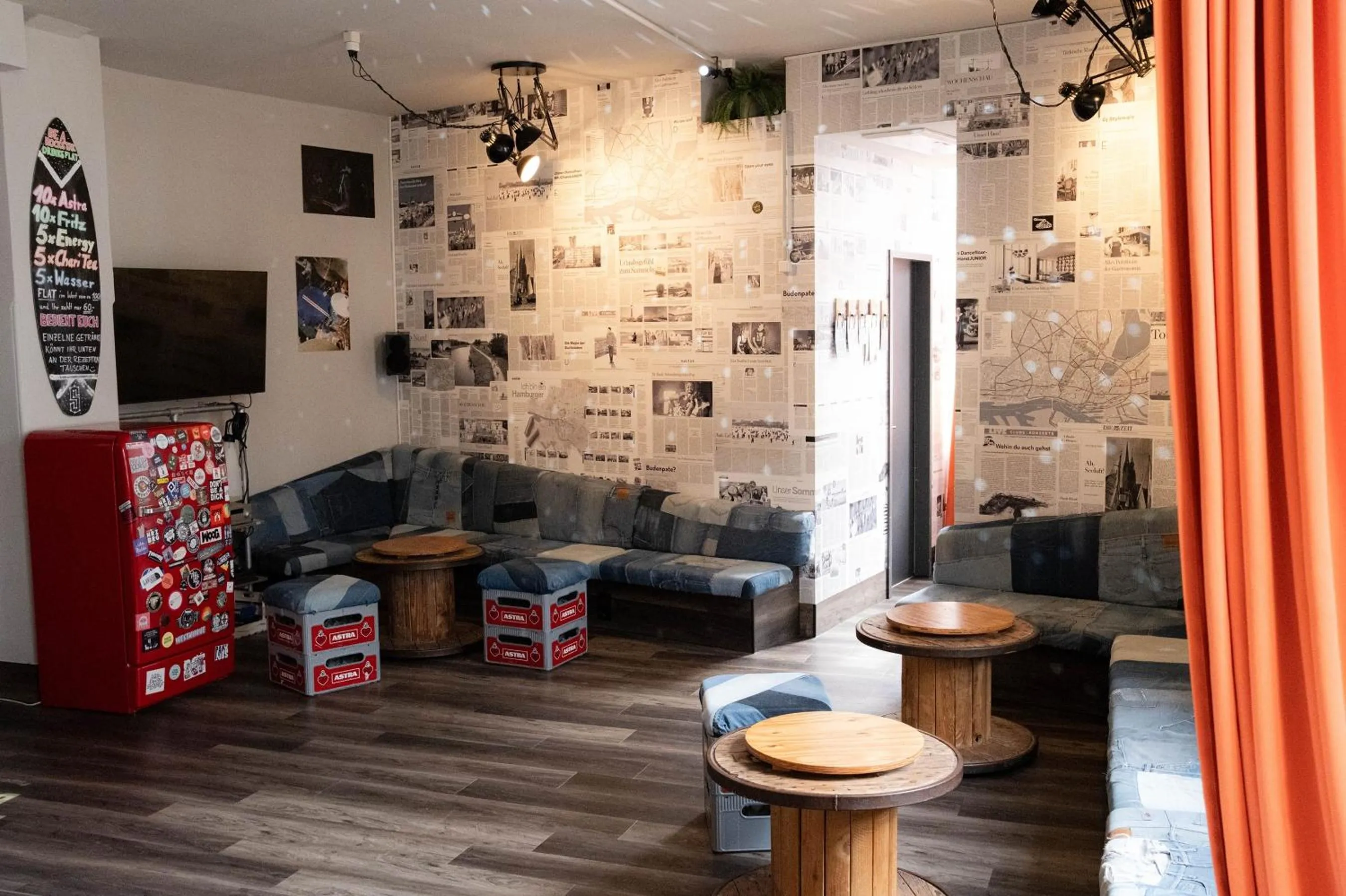 Photo of the whole room in Superbude Hamburg St Pauli