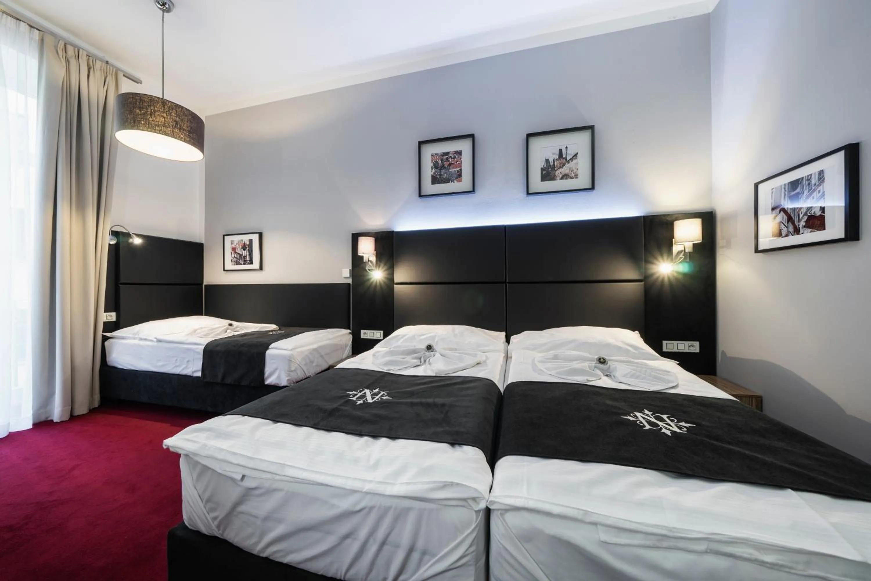 Photo of the whole room, Bed in Hotel NOIR