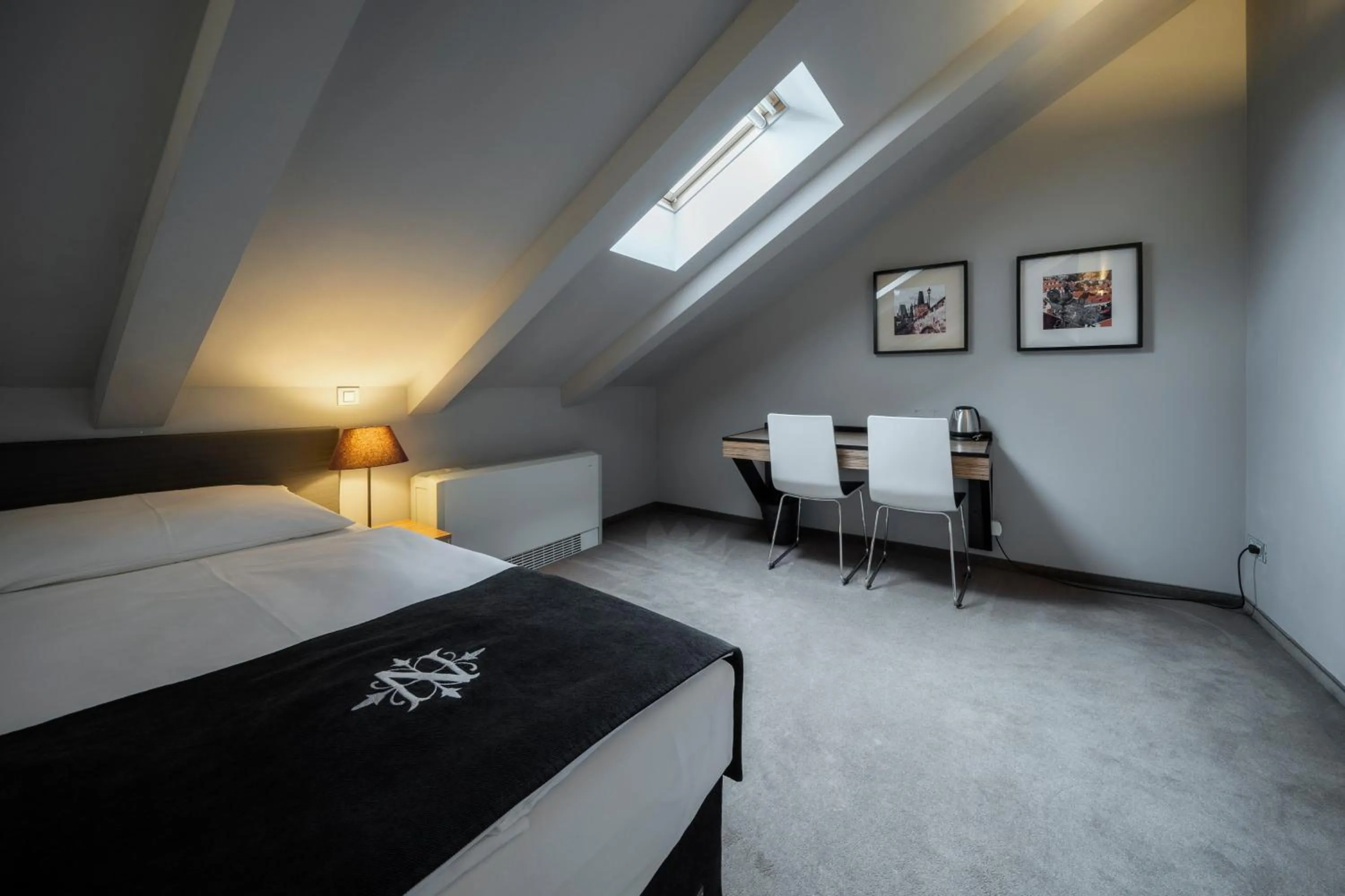 Photo of the whole room, Bed in Hotel NOIR