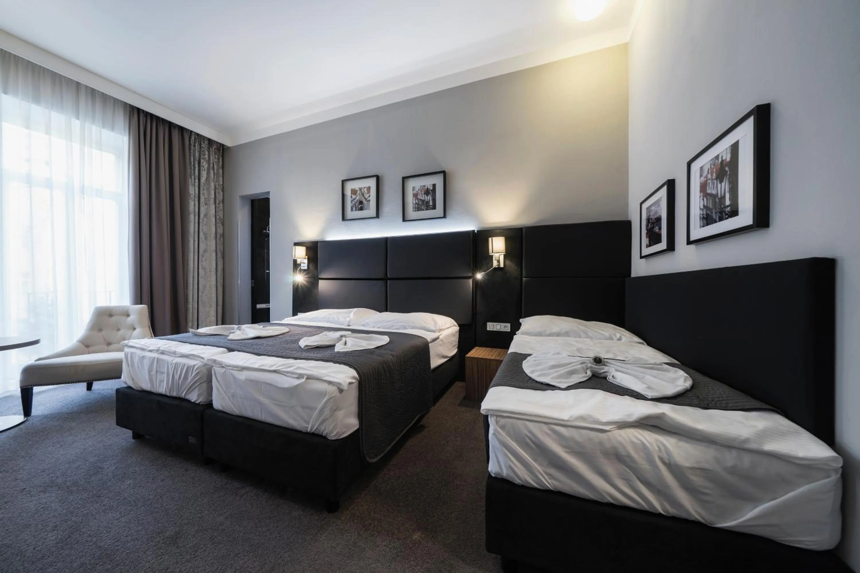 Photo of the whole room, Bed in Hotel NOIR