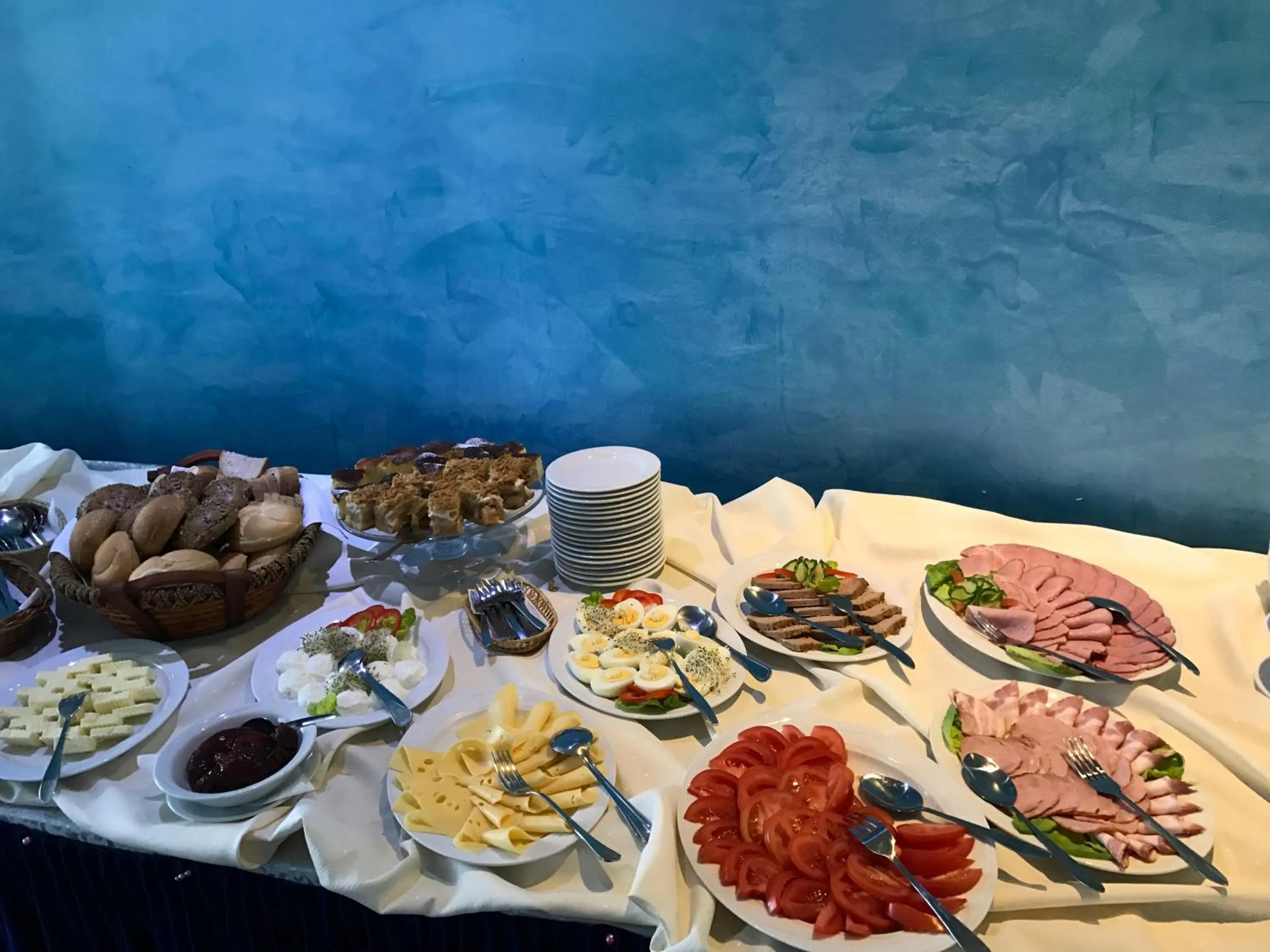 Buffet breakfast in Hotel Nidzki