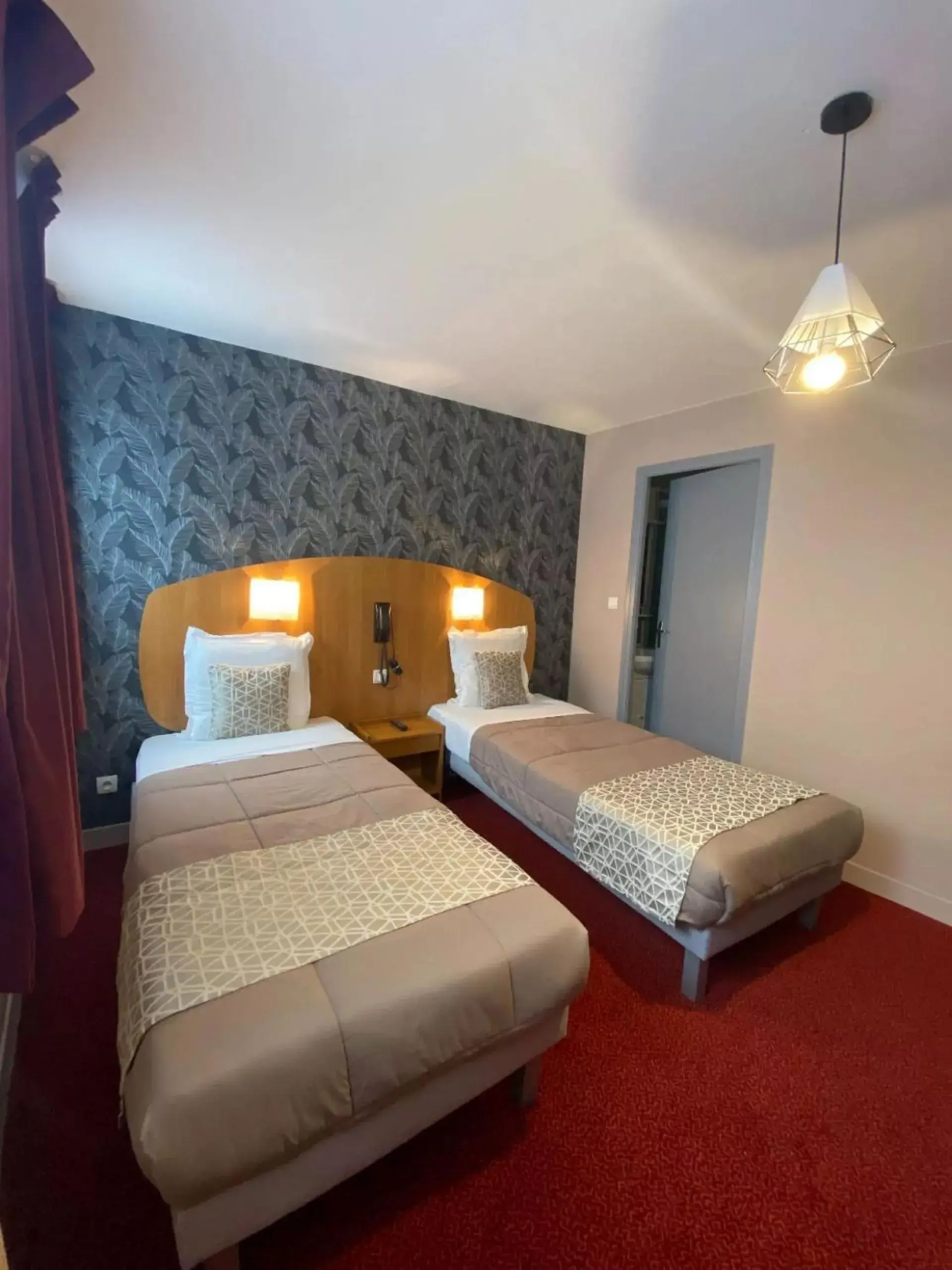 Bed in Logis - Hôtel et Restaurant Le Sofhotel Bed in Logis - Hôtel et Restaurant Le Sofhotel